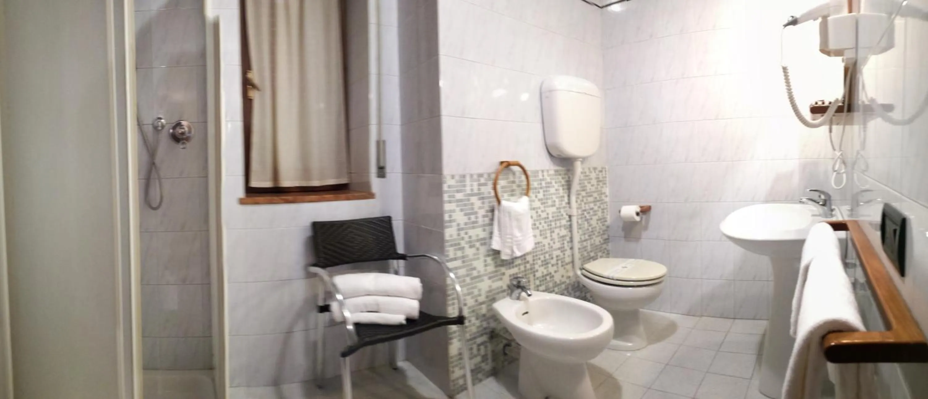 Shower in Hotel Milano San Giovanni Lupatoto