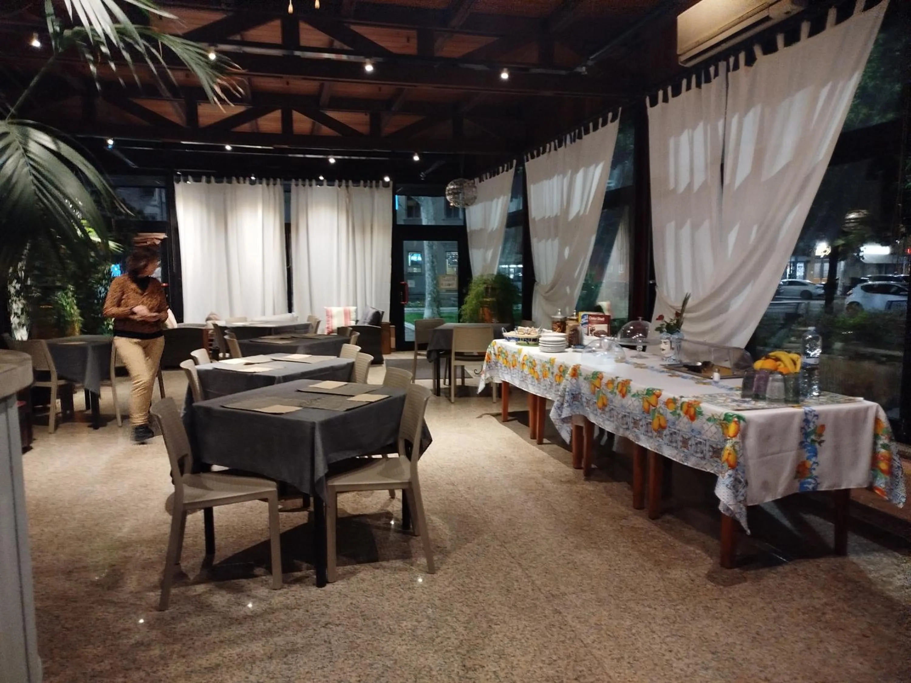 Restaurant/places to eat in Hotel Milano San Giovanni Lupatoto