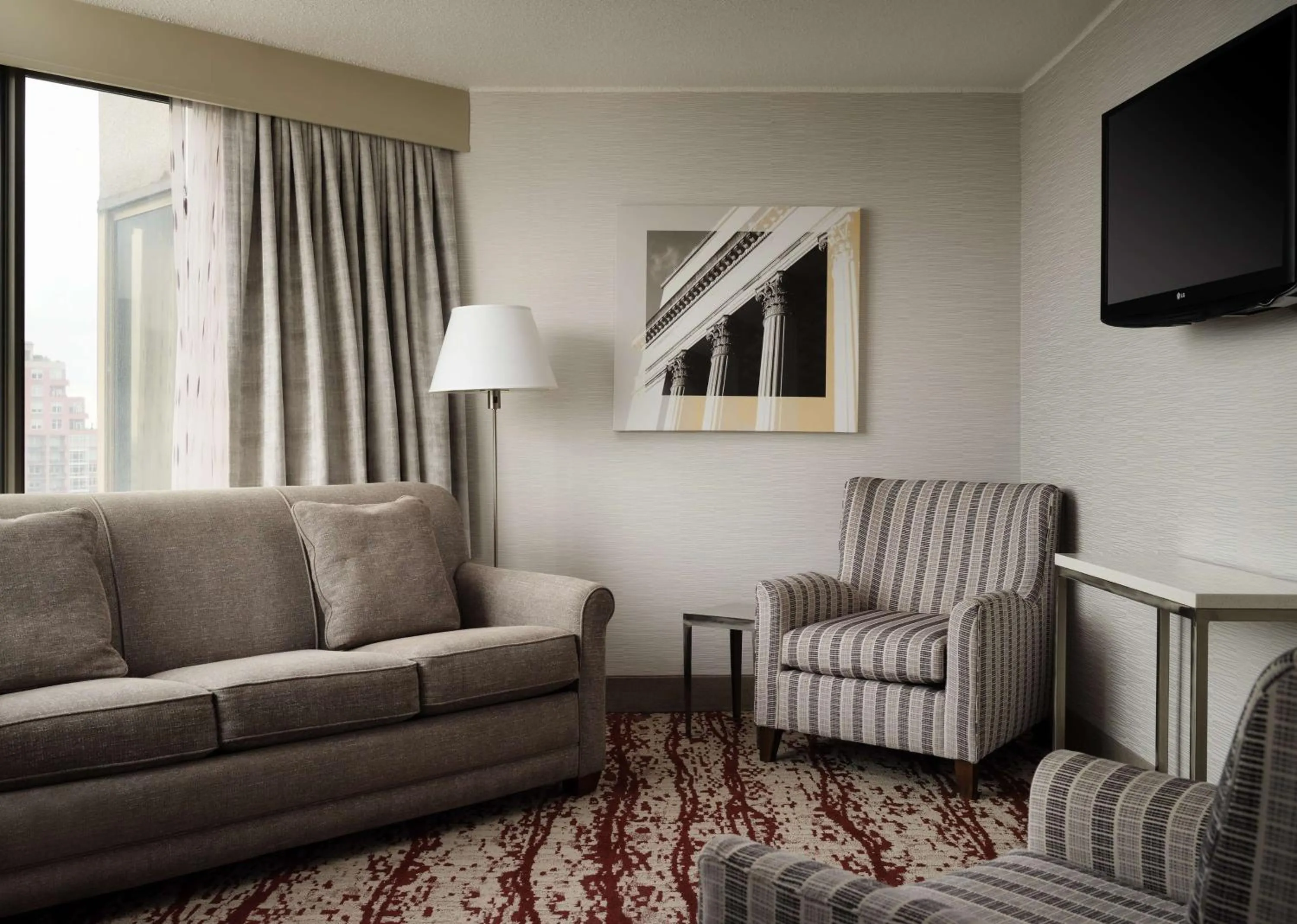 Living room in DoubleTree by Hilton Hotel Philadelphia Center City