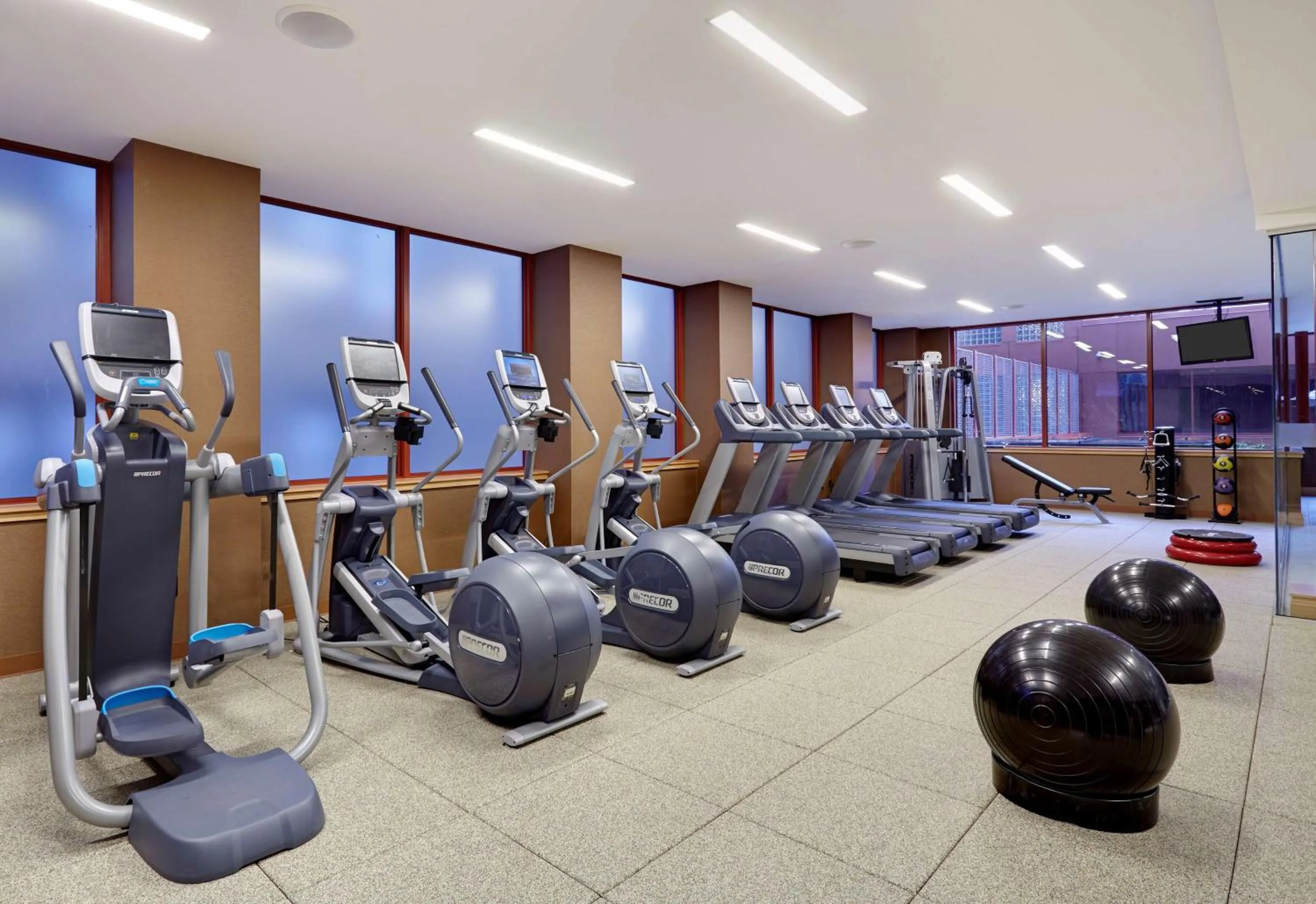 Fitness centre/facilities in DoubleTree by Hilton Hotel Philadelphia Center City