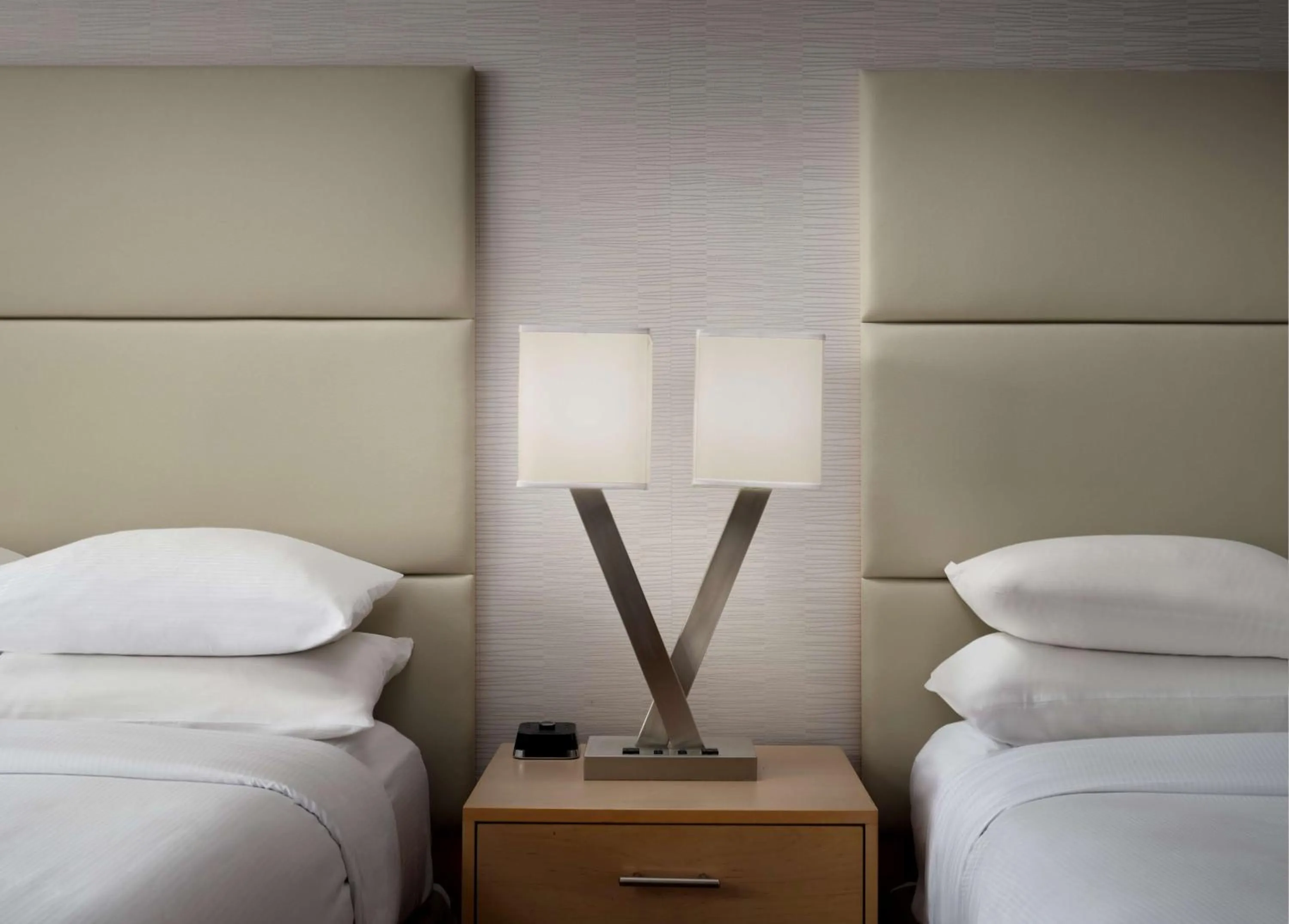 Bedroom, Bed in DoubleTree by Hilton Hotel Philadelphia Center City