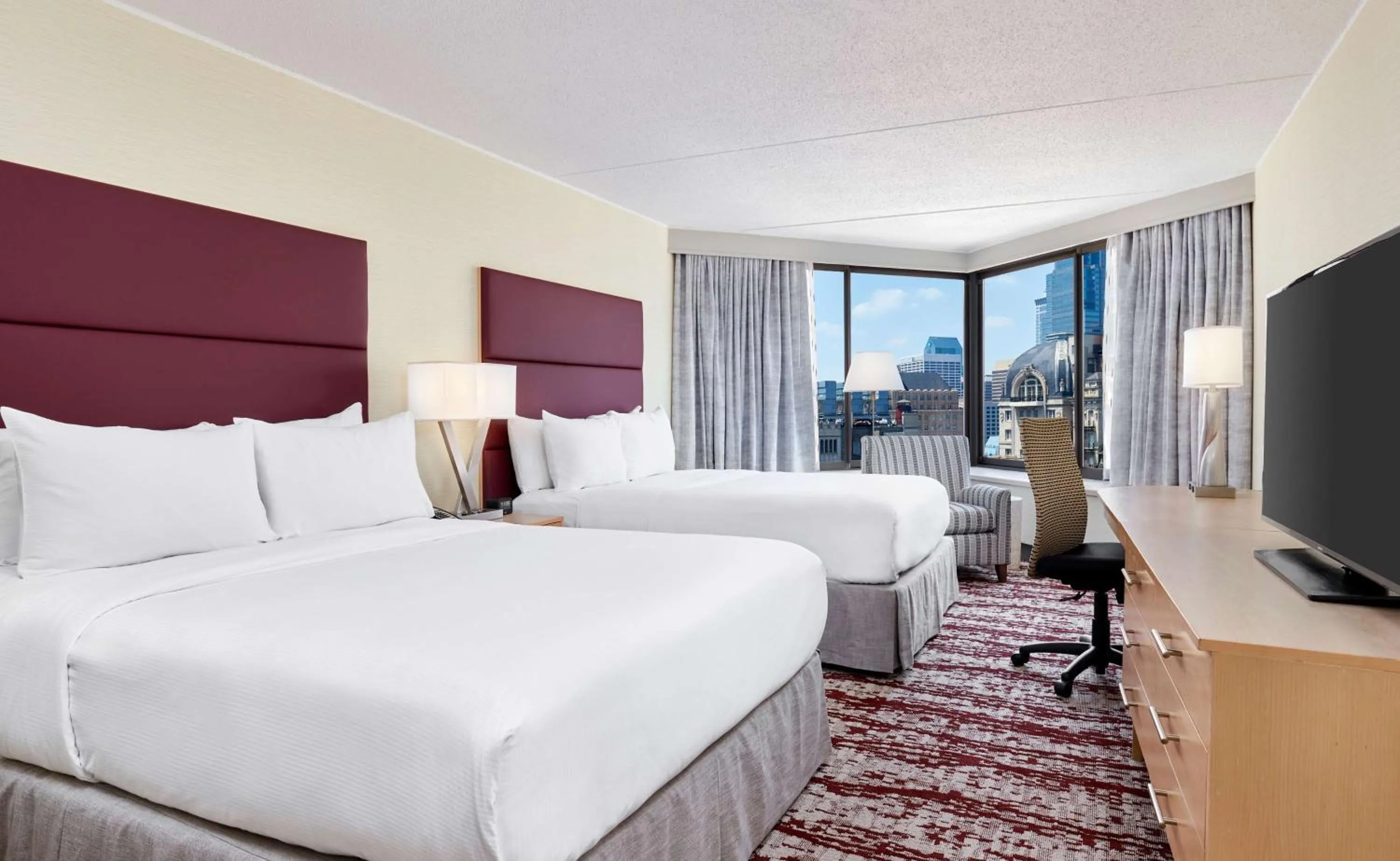 Bed in DoubleTree by Hilton Hotel Philadelphia Center City