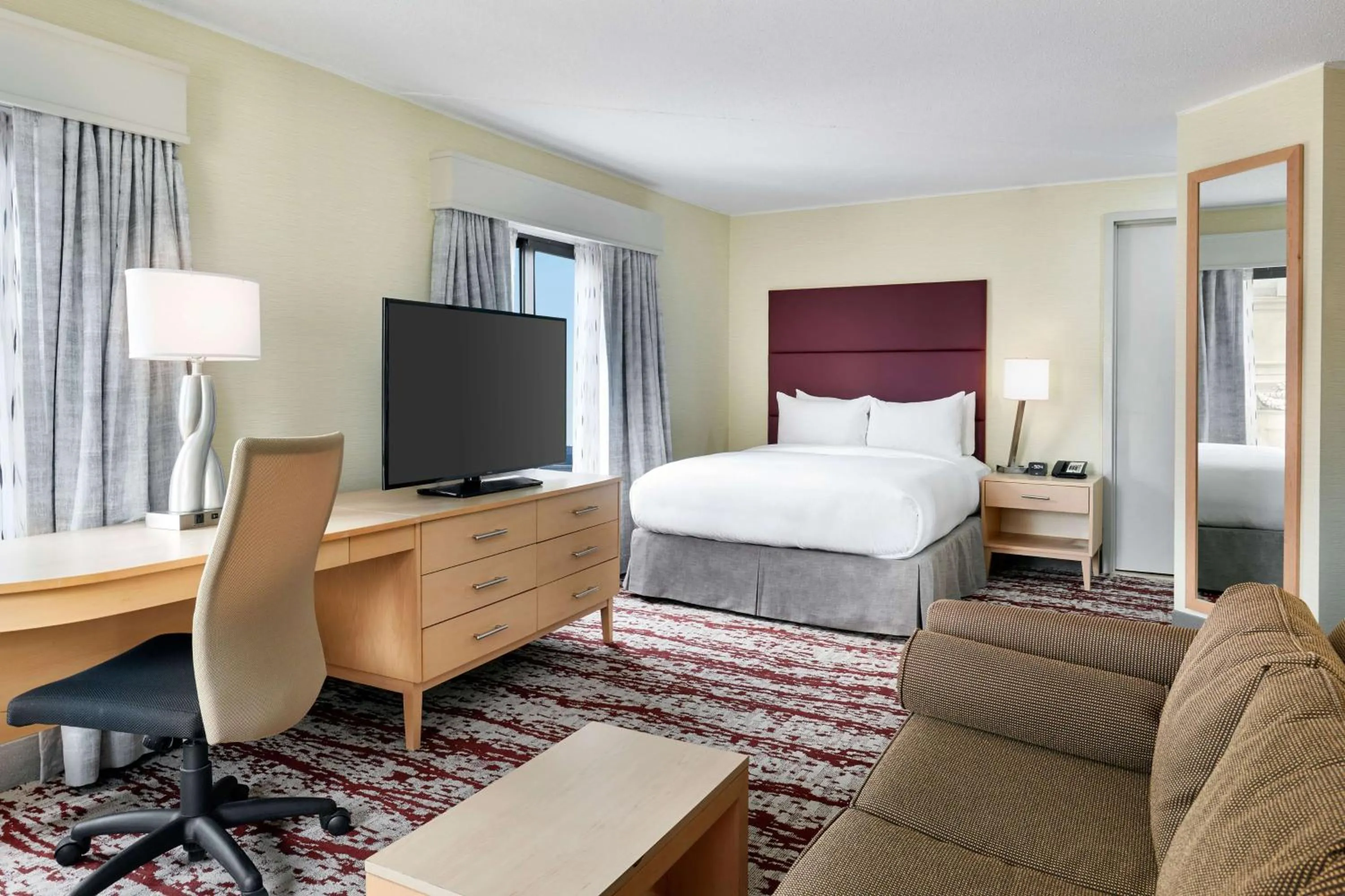 Bed in DoubleTree by Hilton Hotel Philadelphia Center City