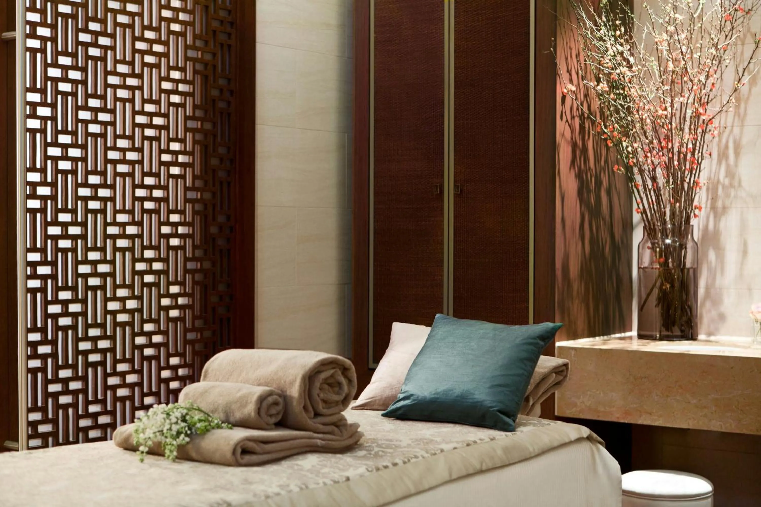 Spa and wellness centre/facilities, Bed in The Ritz-Carlton, Vienna