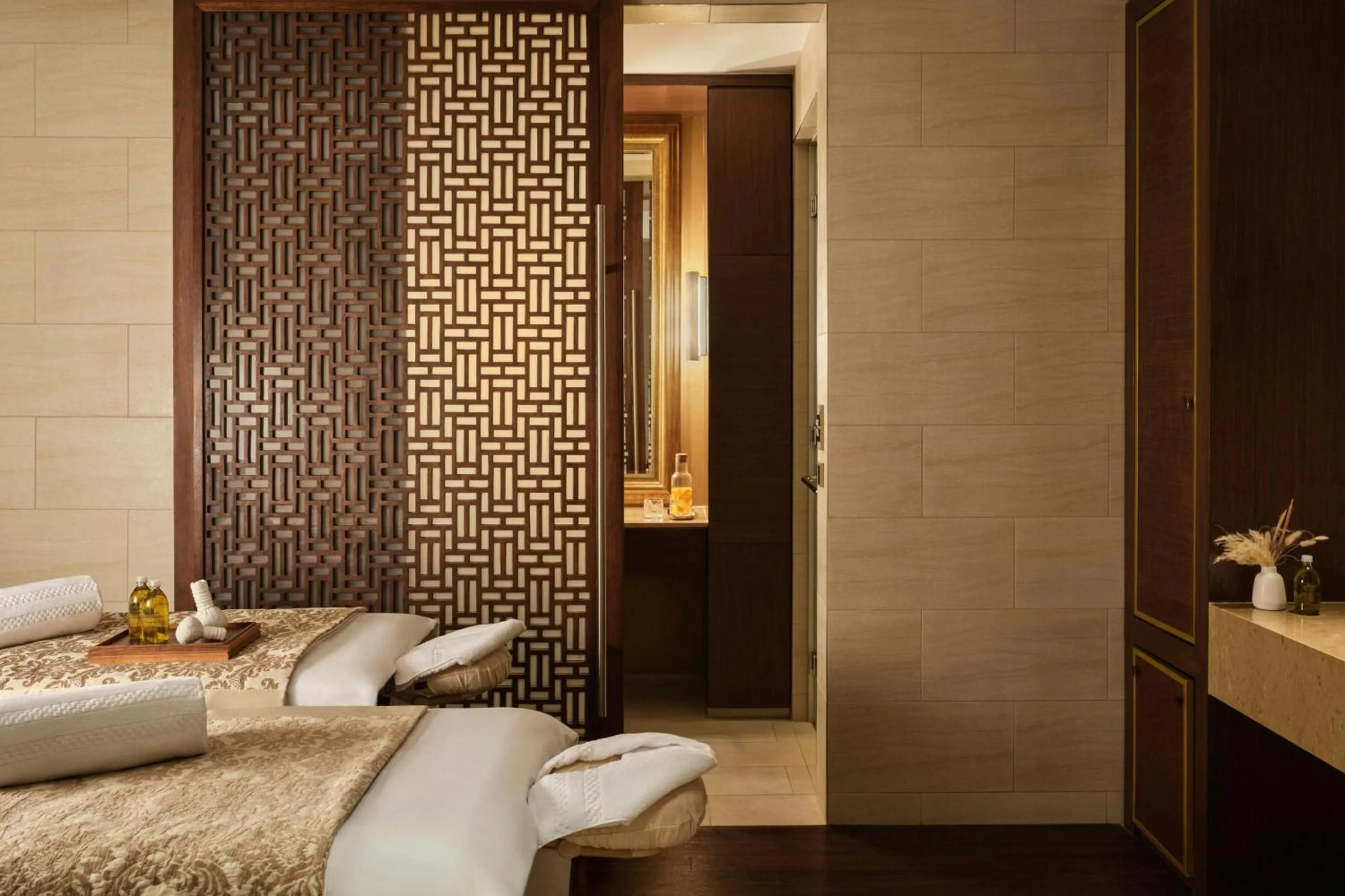 Spa and wellness centre/facilities, Bed in The Ritz-Carlton, Vienna