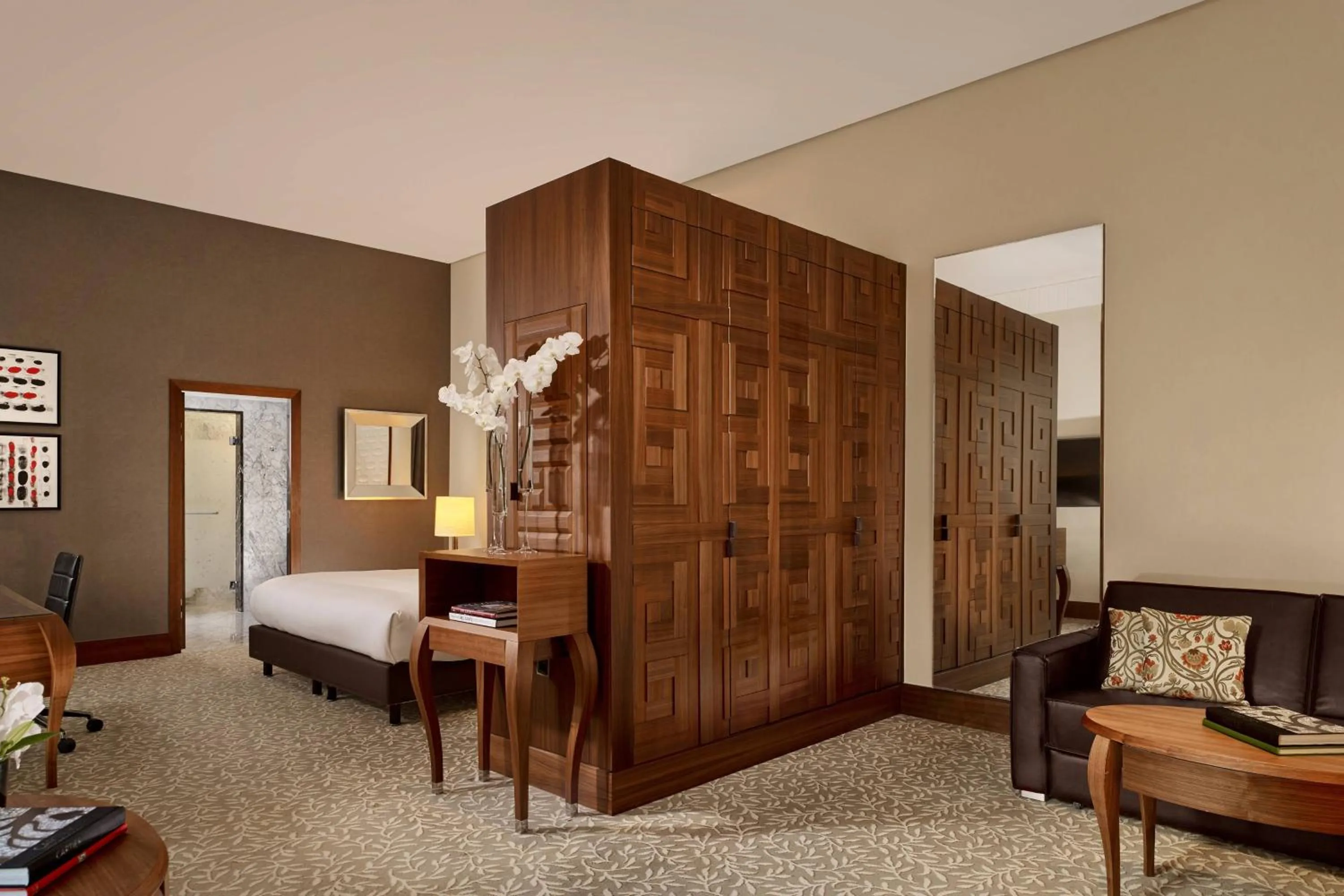 Photo of the whole room, Bed in The Ritz-Carlton, Vienna