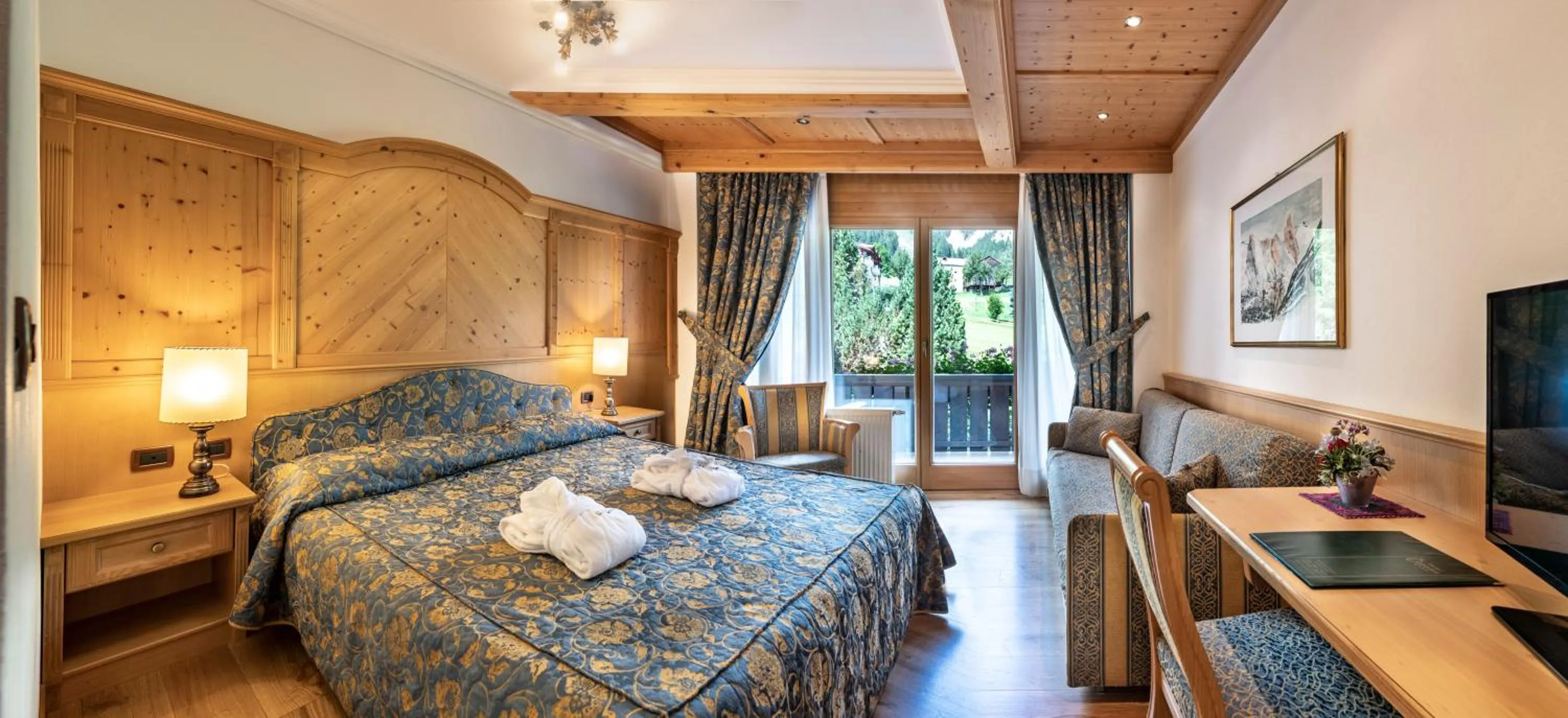 Bed in Alpen Hotel Corona