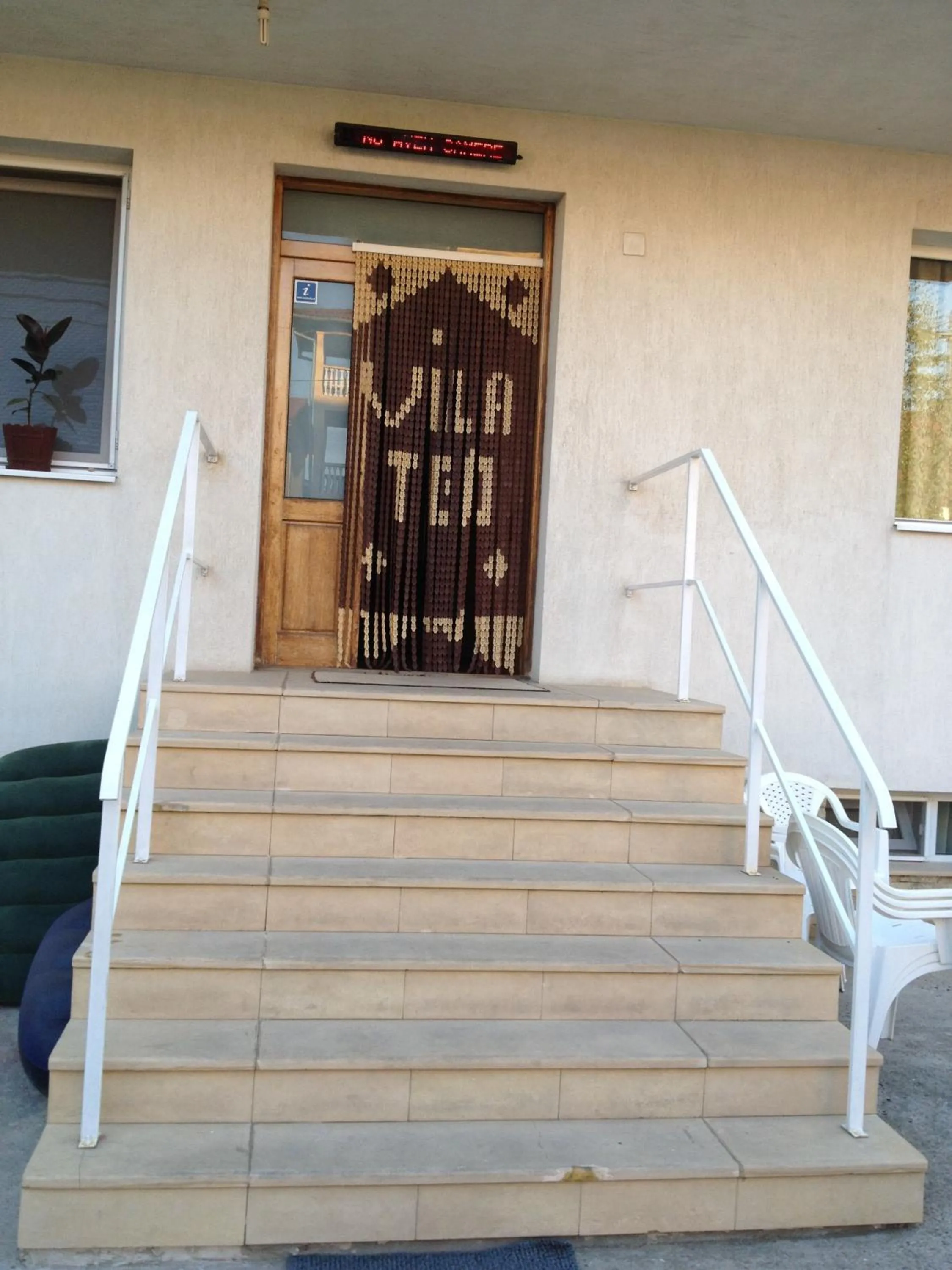 Facade/entrance in Villa Teo