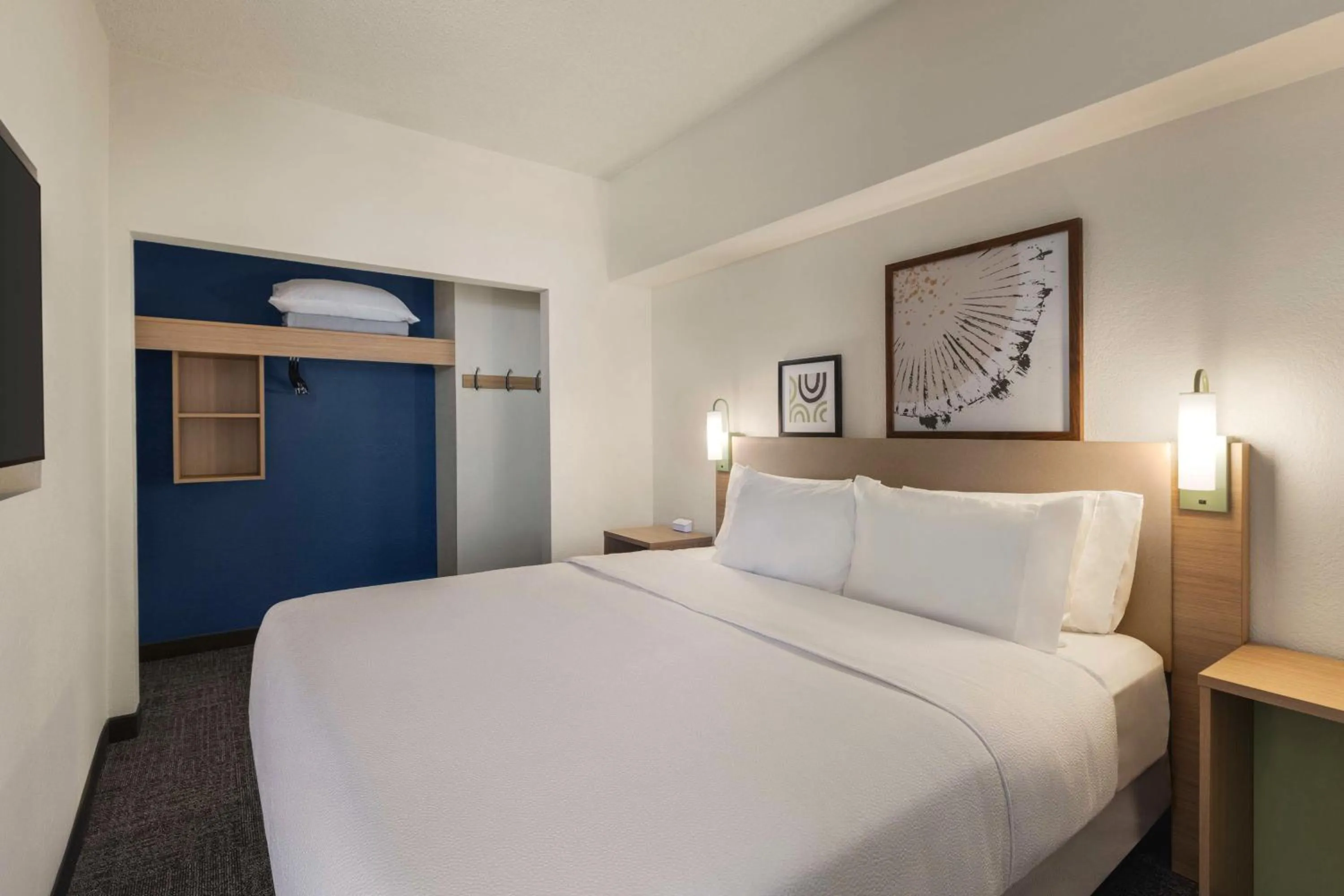 Bed in Spark By Hilton Germantown Washington Dc North