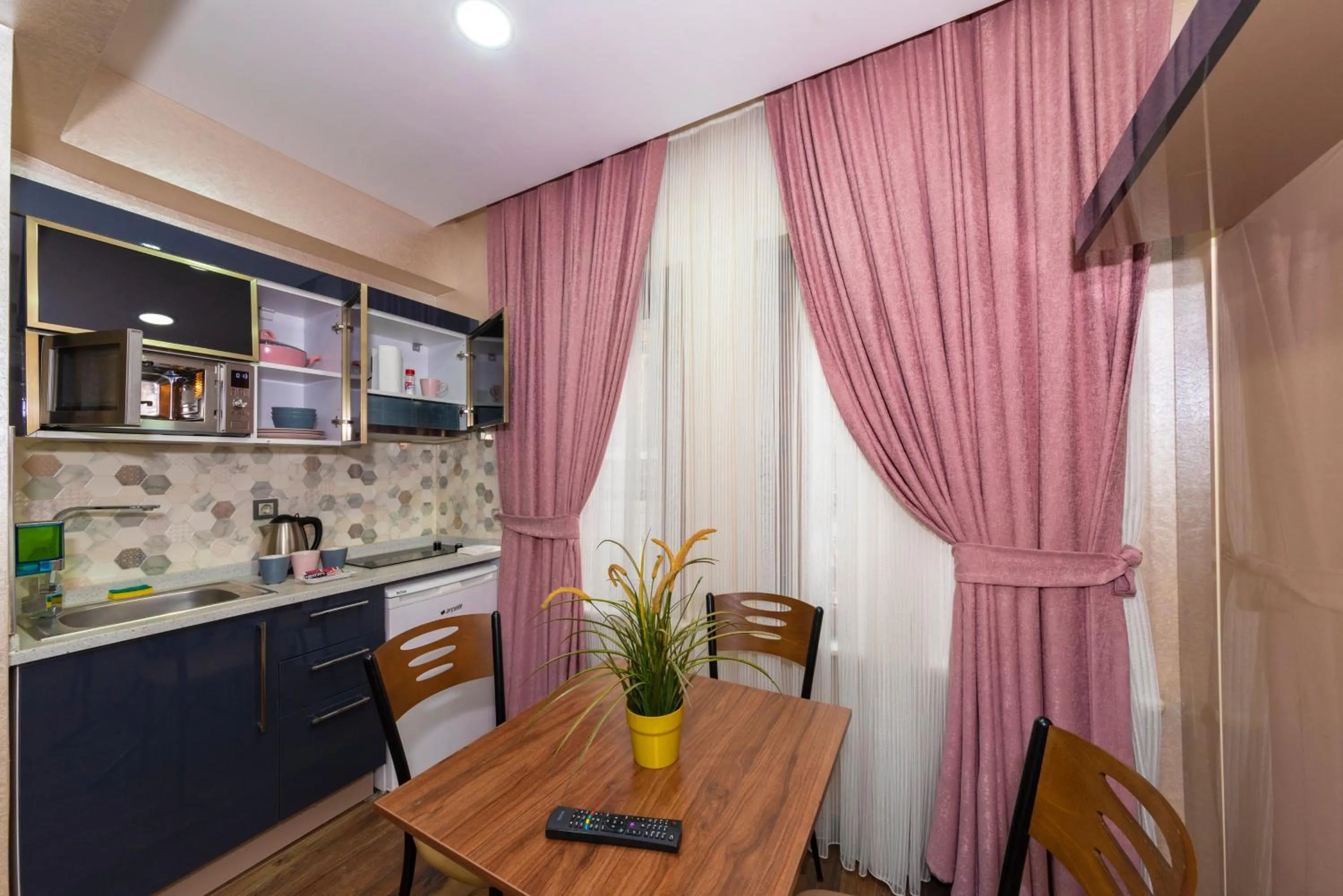 Kitchen or kitchenette in Butterfly House