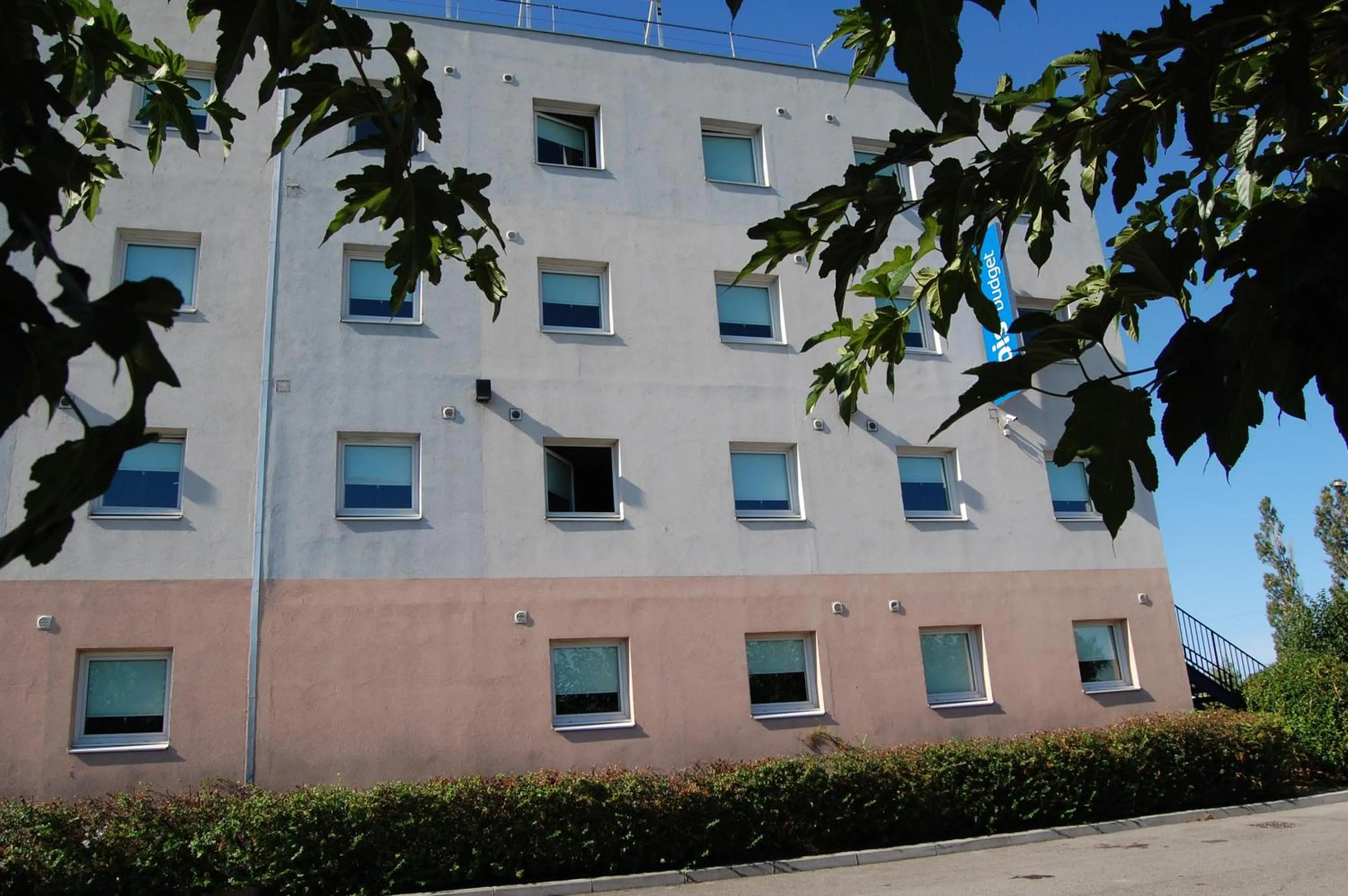 Facade/entrance in Ibis Budget Marseille Vitrolles