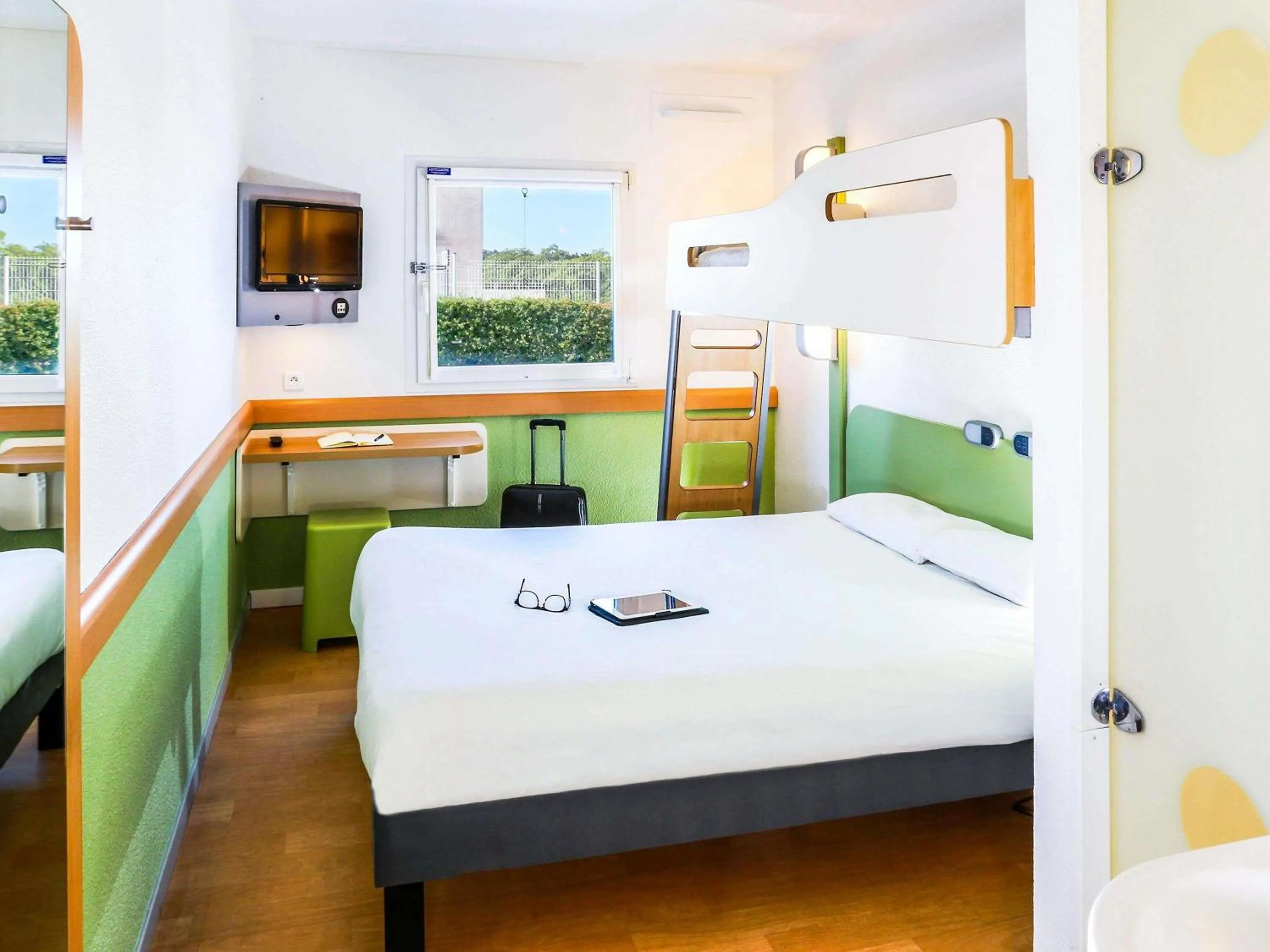 Bedroom, Bed in Ibis Budget Marseille Vitrolles