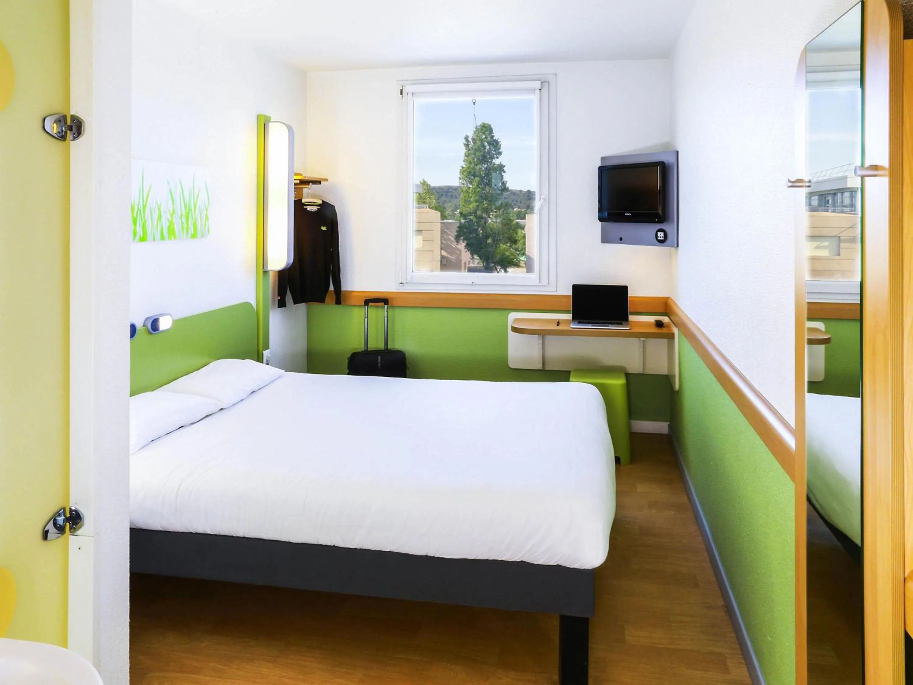 Bedroom, Bed in Ibis Budget Marseille Vitrolles