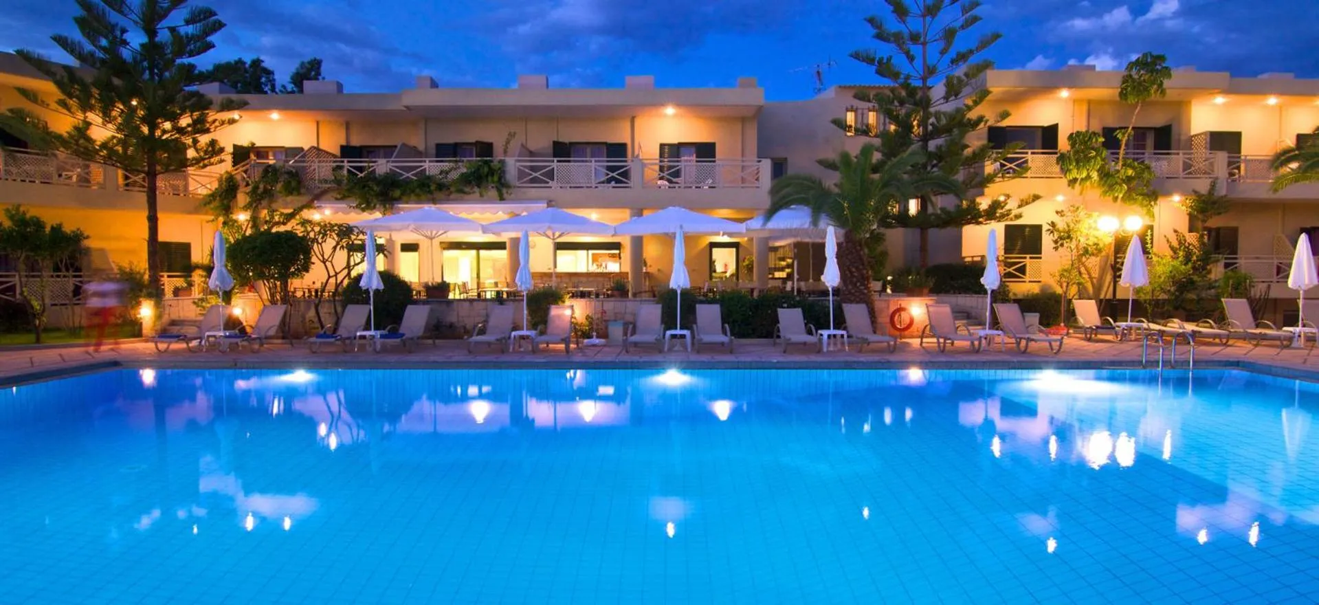 Swimming pool in Solimar Ruby