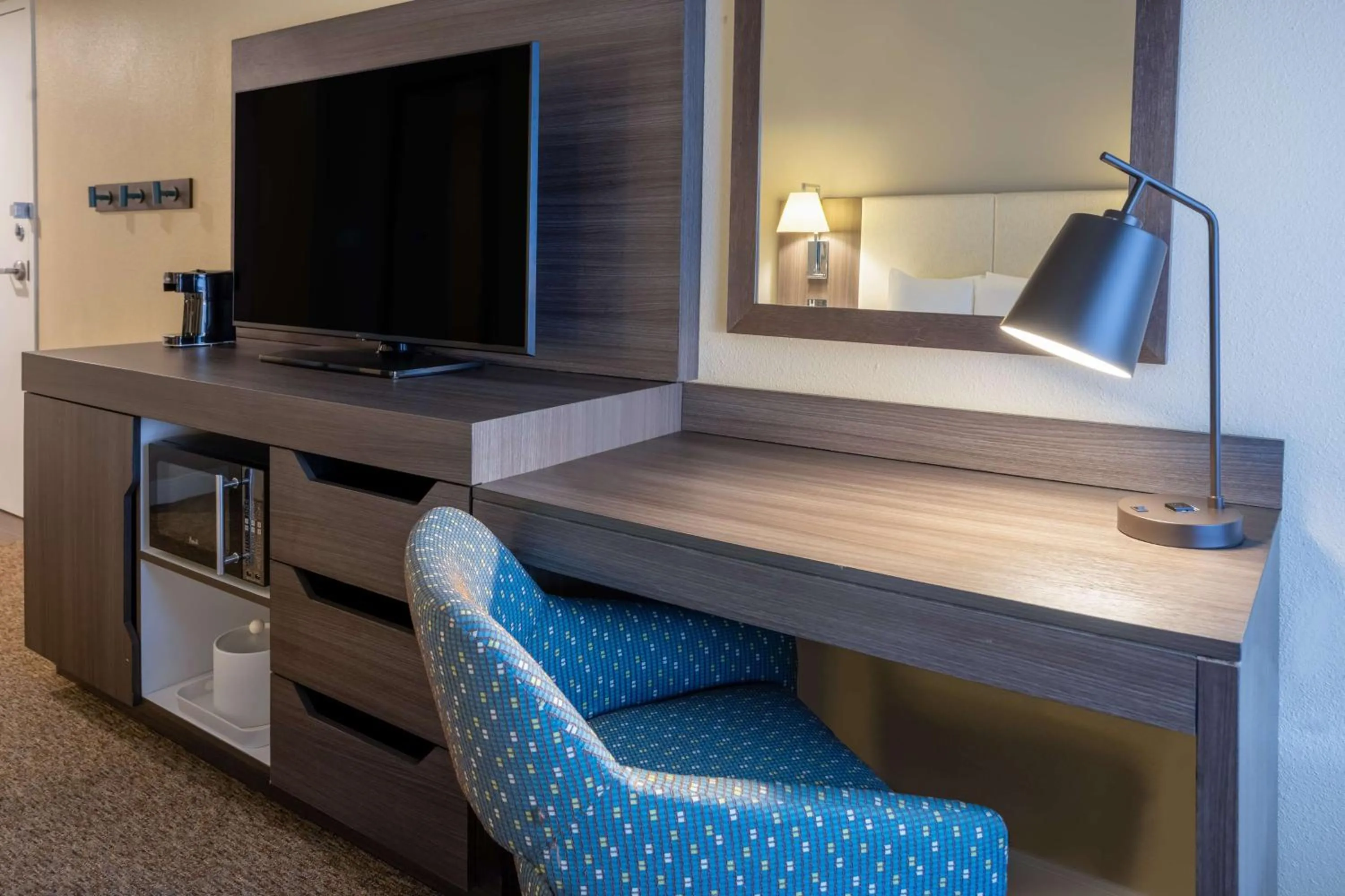 Bedroom in Hampton Inn & Suites Valley Forge/Oaks