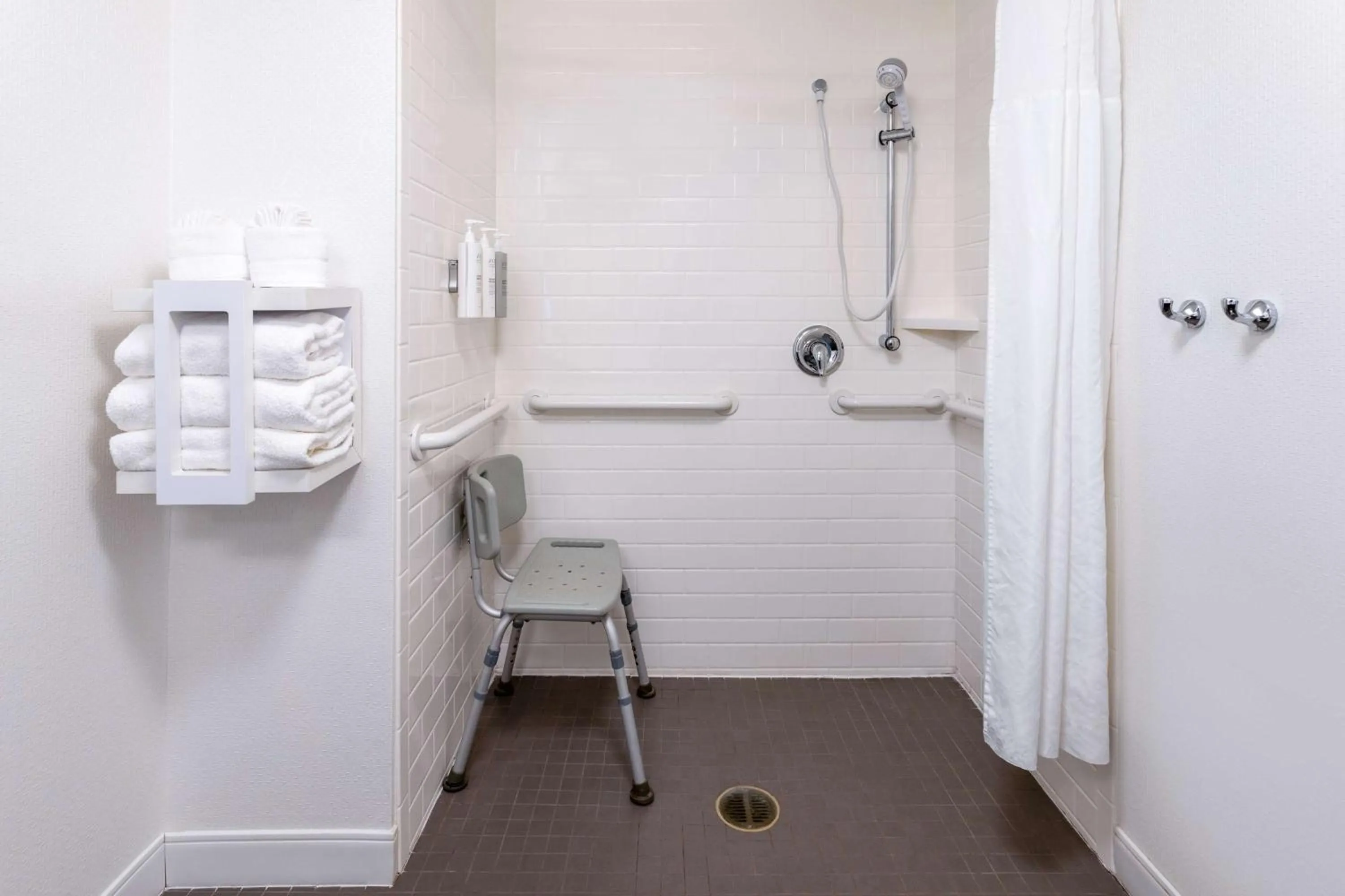 Bathroom in Hampton Inn & Suites Valley Forge/Oaks