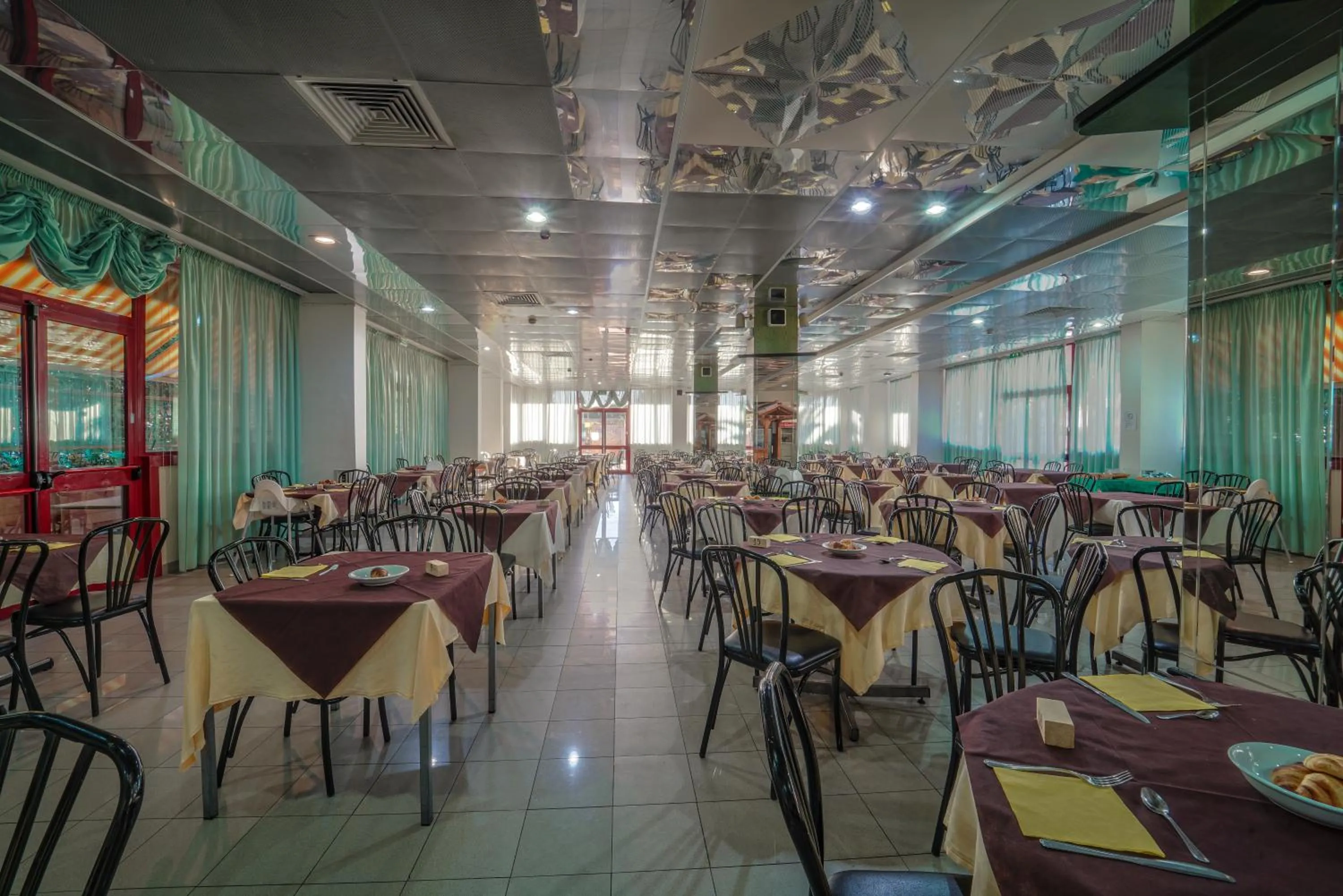 Restaurant/places to eat in Onda Hotel