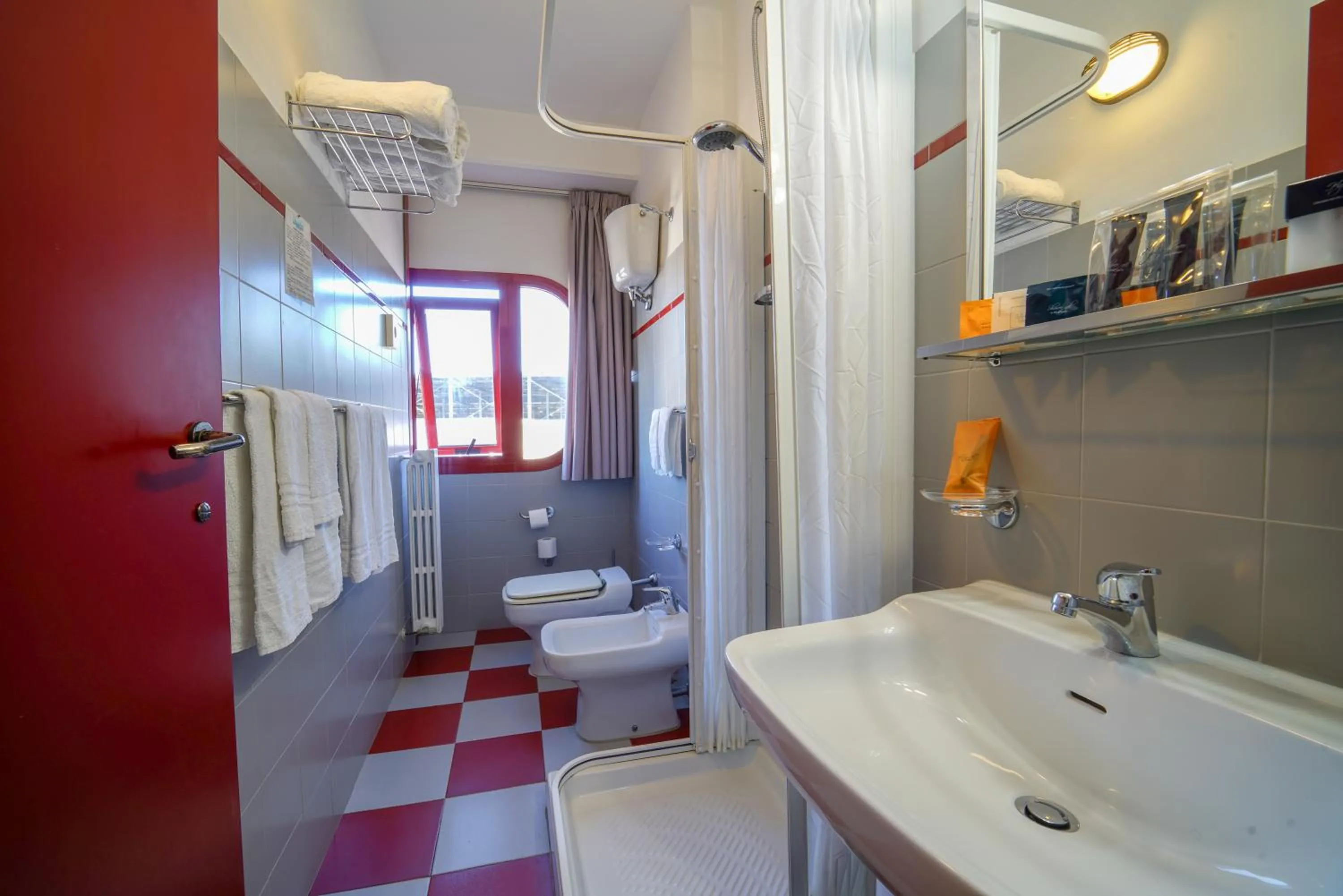 Bathroom in Onda Hotel