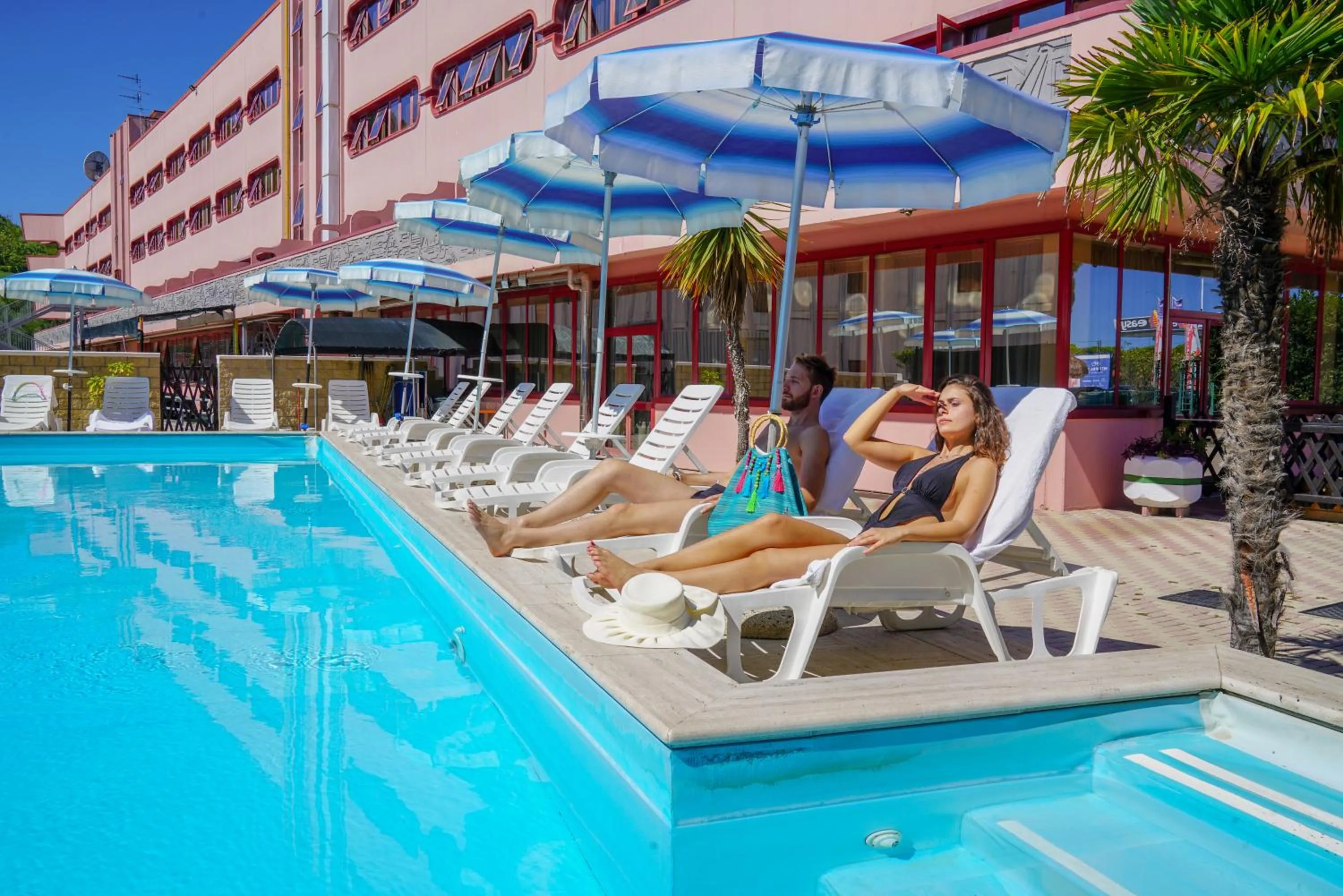 Swimming pool in Onda Hotel