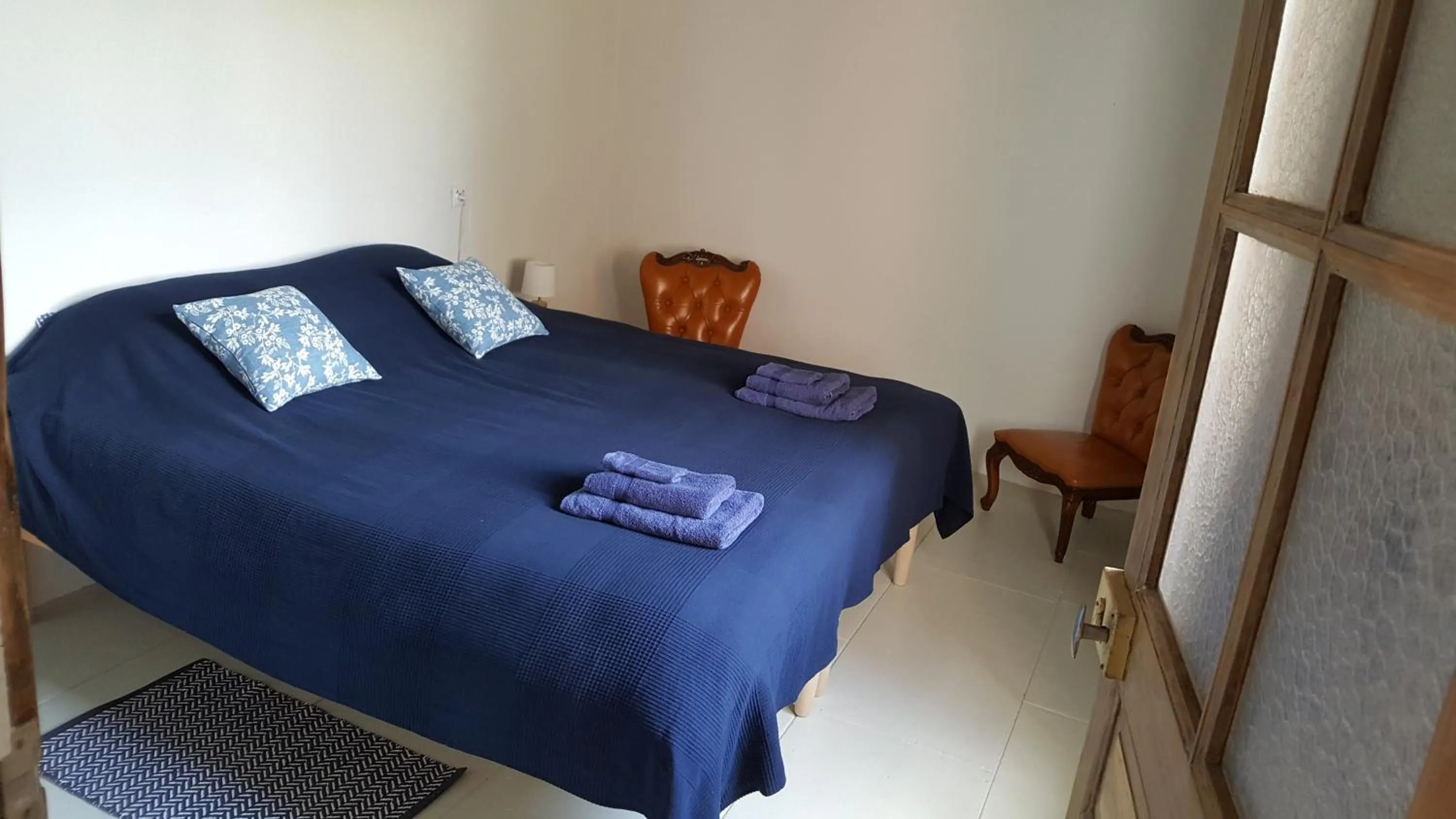 Bed in La Cour d'Enchère