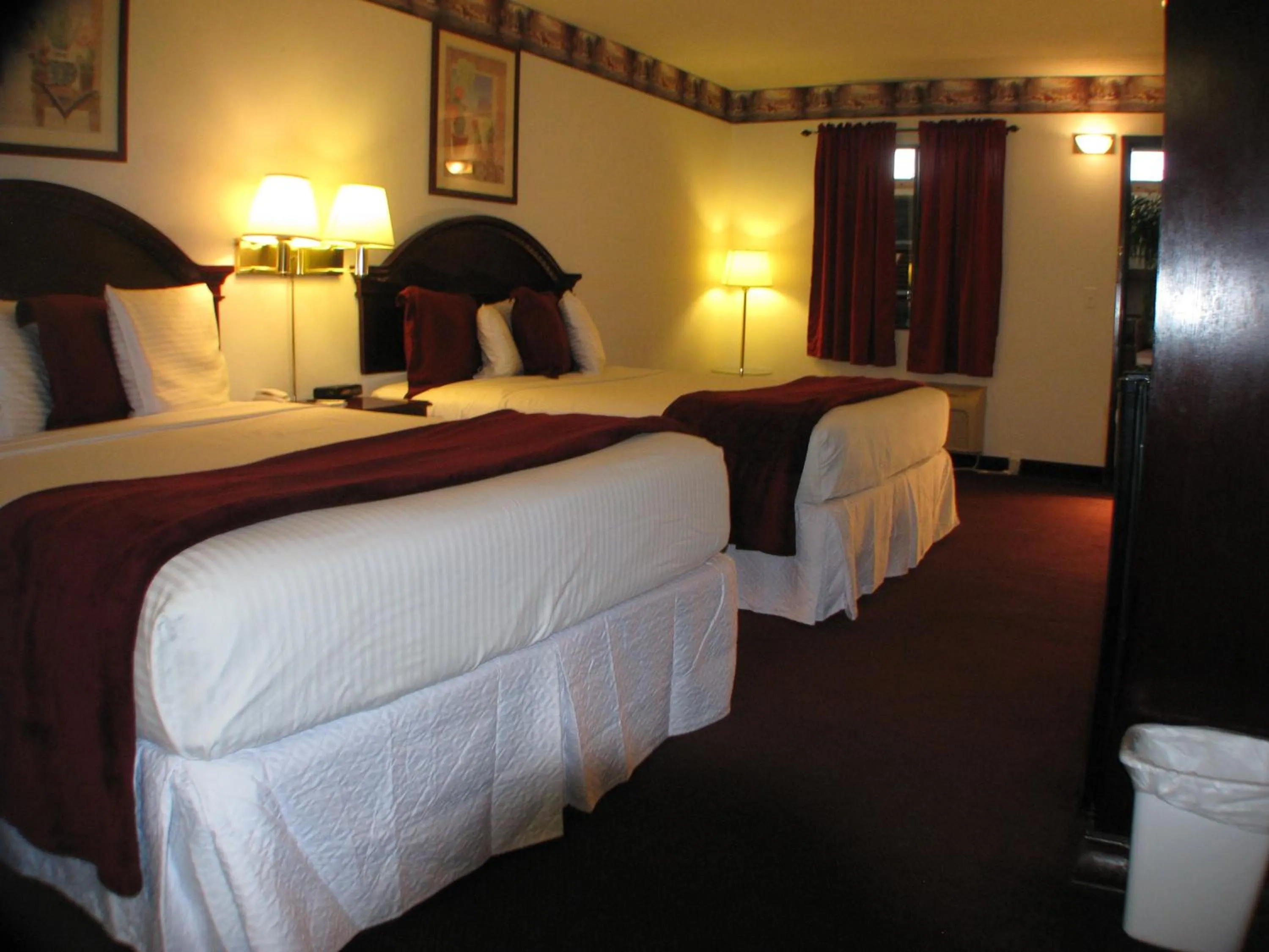 Bed in Dodge House Hotel