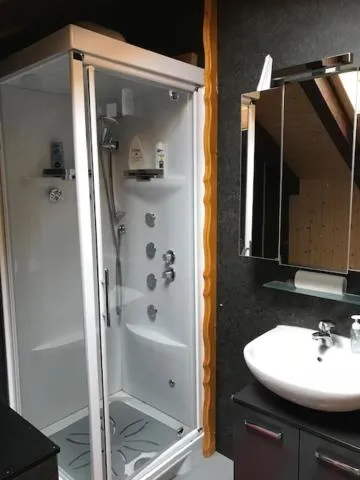 Bathroom in Klewenalp Ausflugs-Ski-Pistenhotel Klewenstock