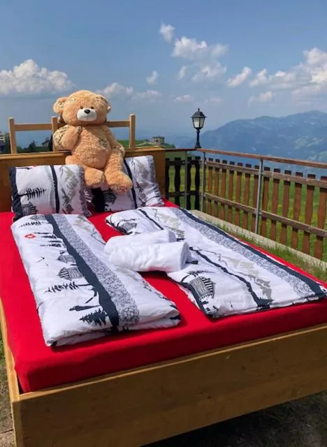 Photo of the whole room, Bed in Klewenalp Ausflugs-Ski-Pistenhotel Klewenstock