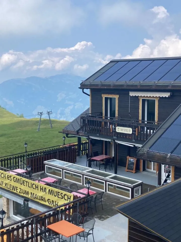 Property building in Klewenalp Ausflugs-Ski-Pistenhotel Klewenstock