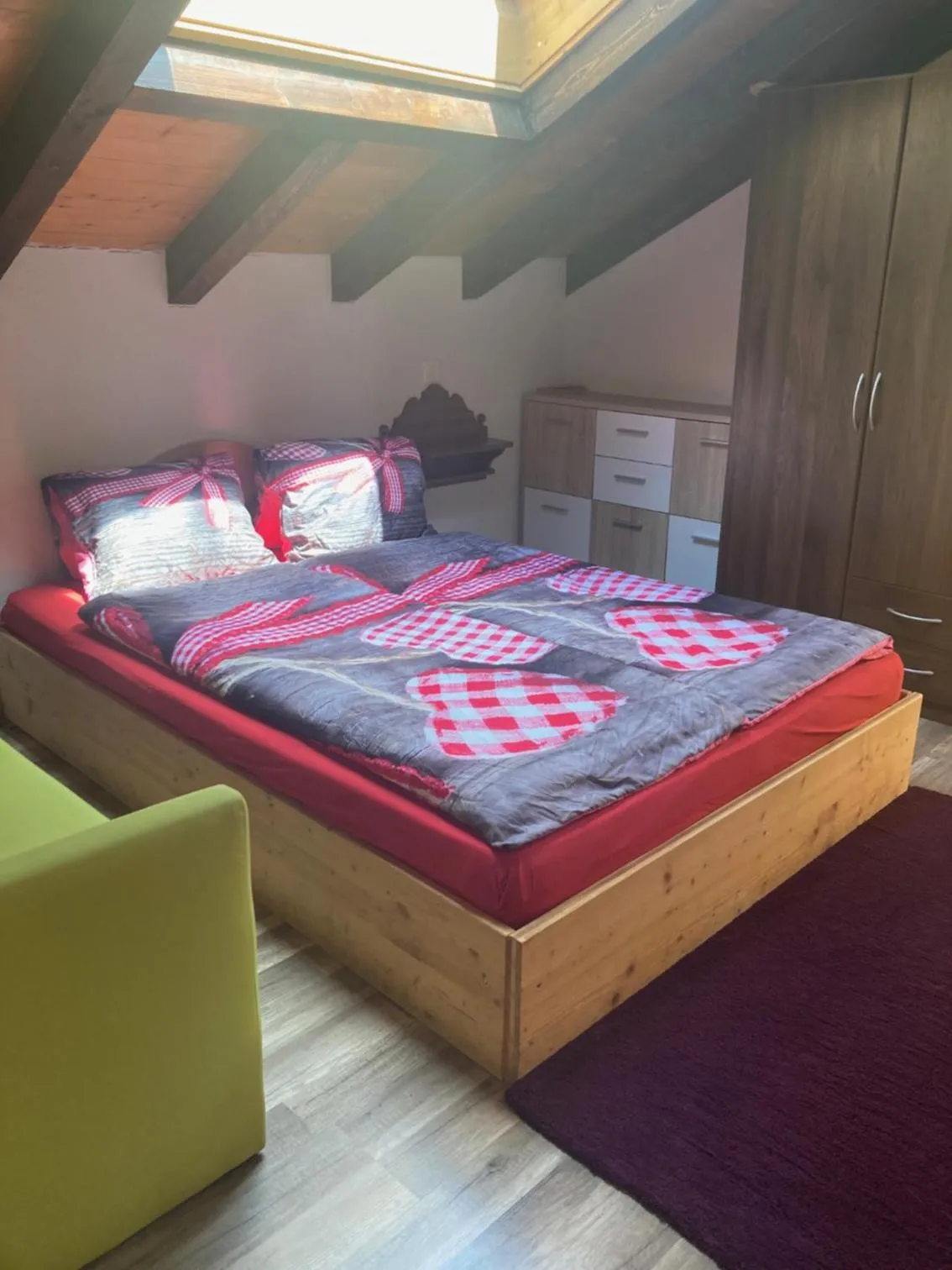 Photo of the whole room, Bed in Klewenalp Ausflugs-Ski-Pistenhotel Klewenstock