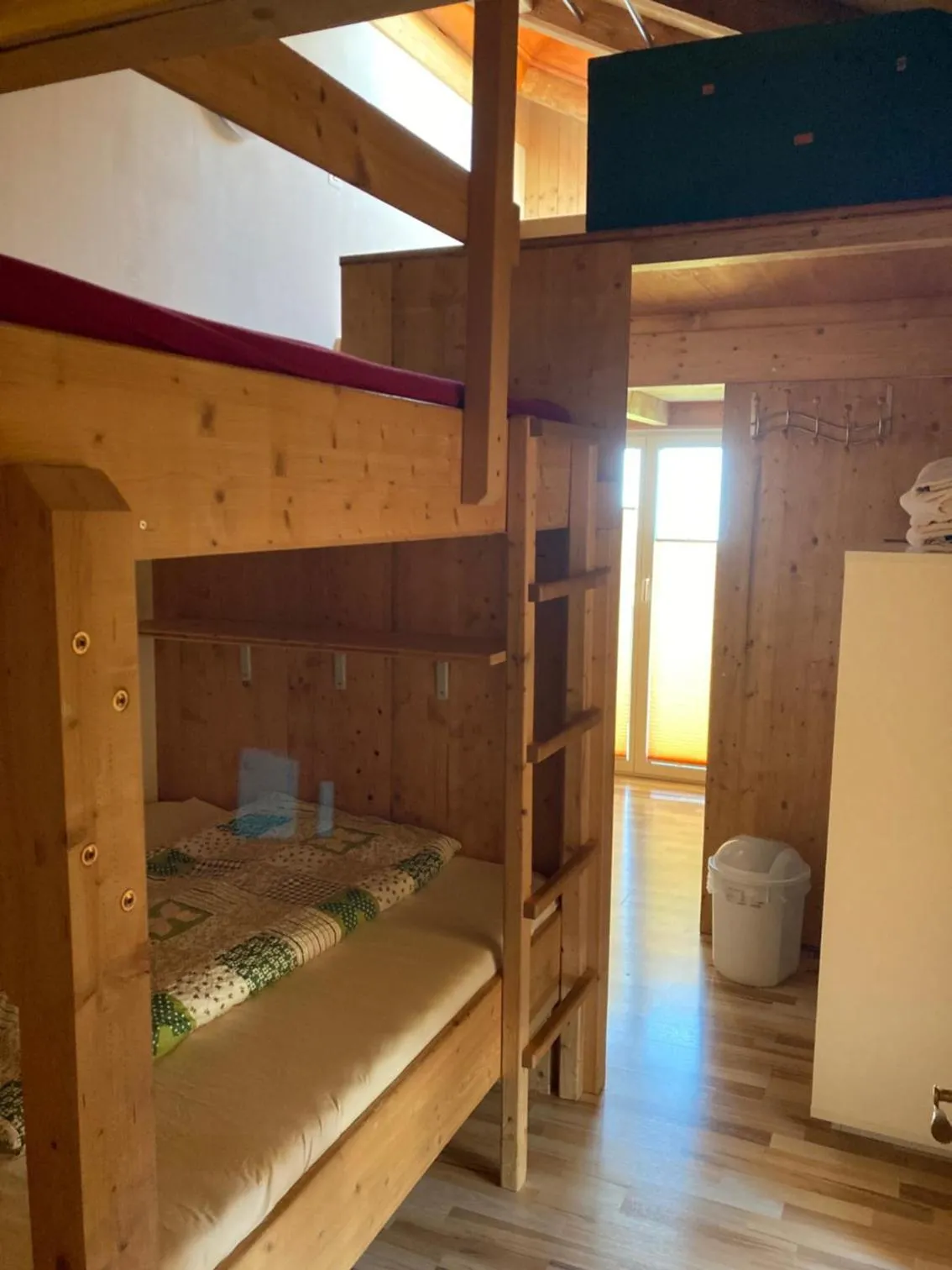 Photo of the whole room, Bed in Klewenalp Ausflugs-Ski-Pistenhotel Klewenstock