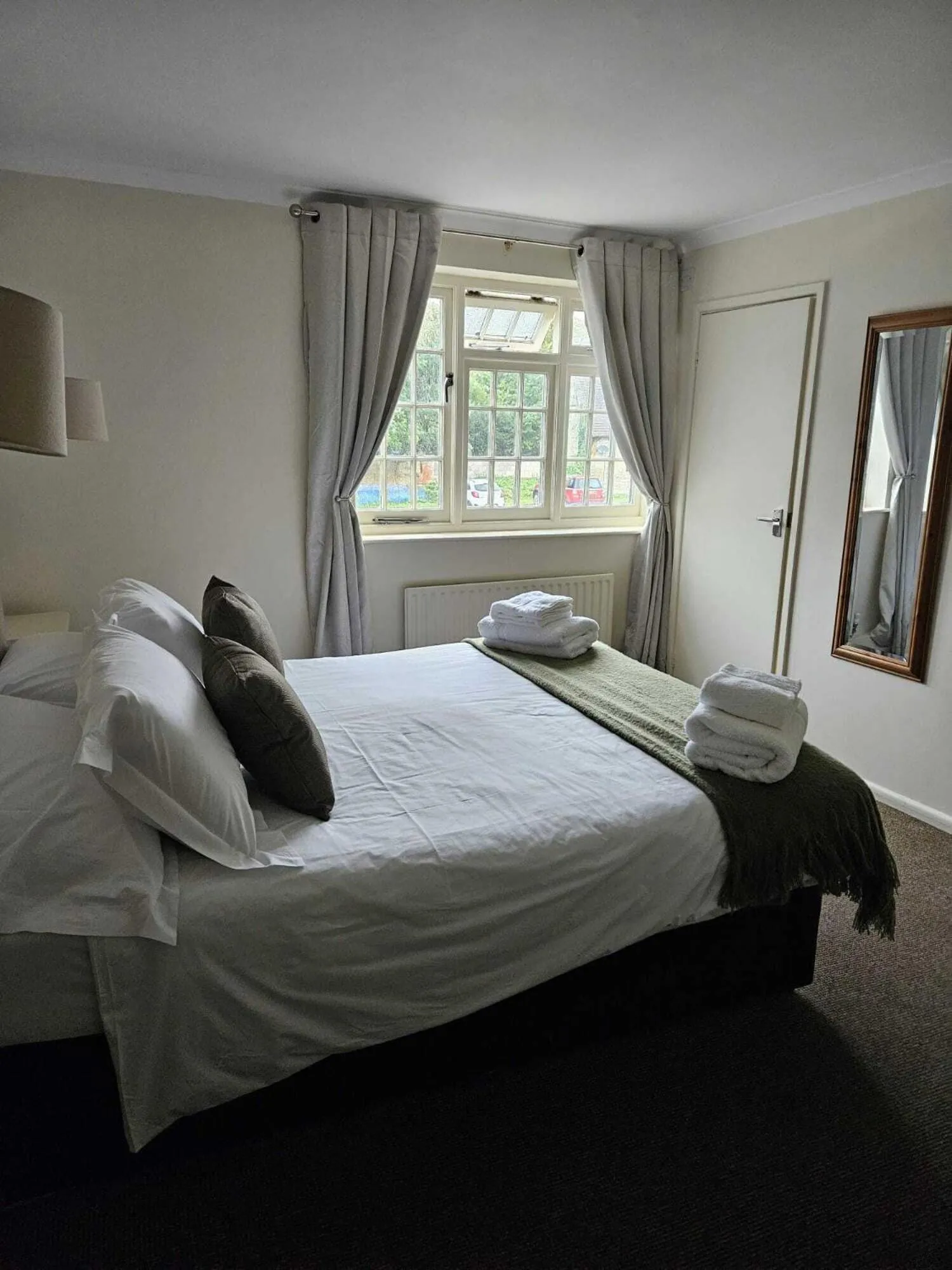 Bedroom, Bed in The Barford Inn