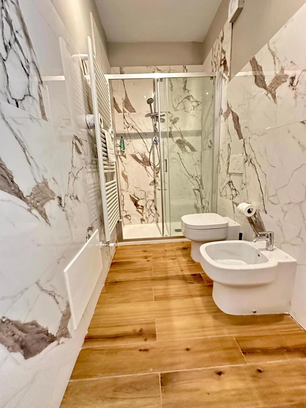 Shower in HH Hermoso Housing ALESSANDRIA