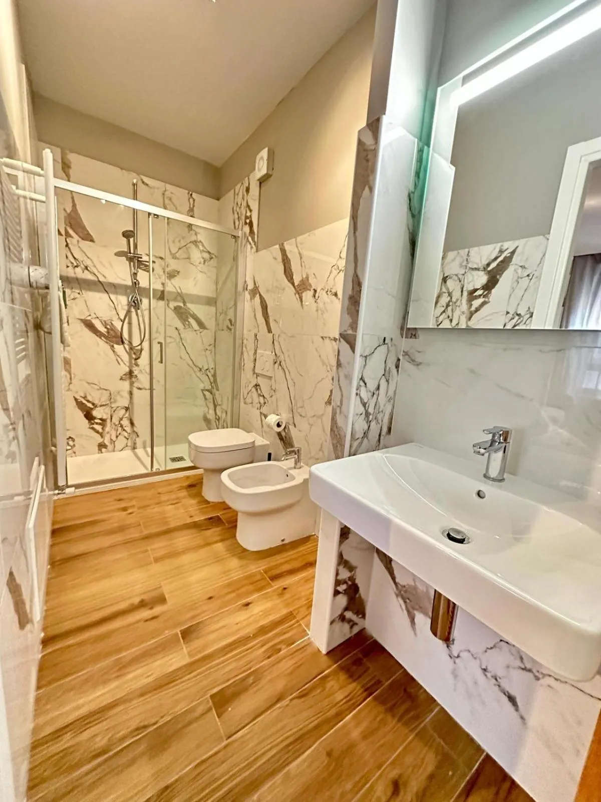 Shower in HH Hermoso Housing ALESSANDRIA