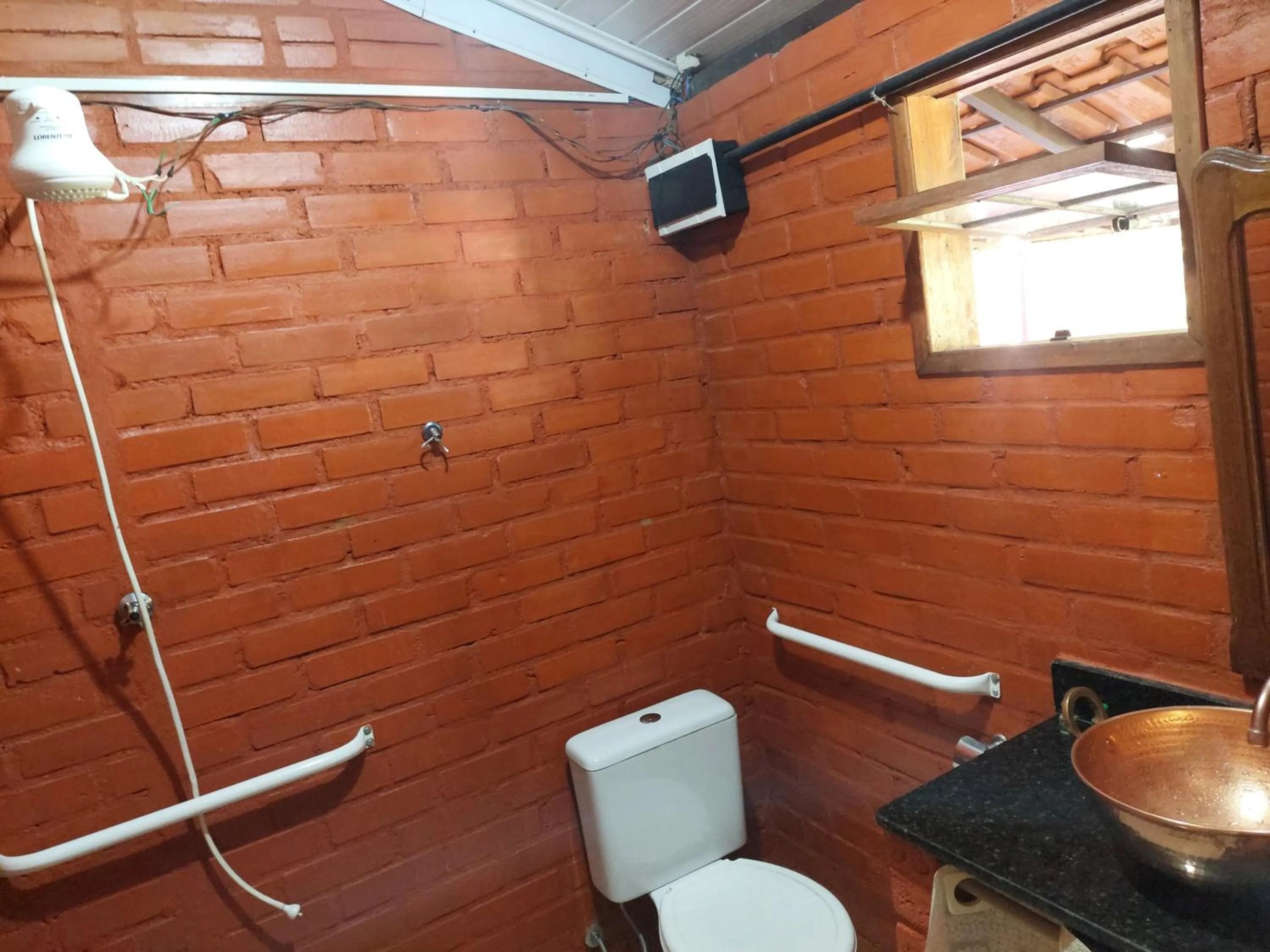Shower in Pousada, Camping e Restaurante do Sô Ito