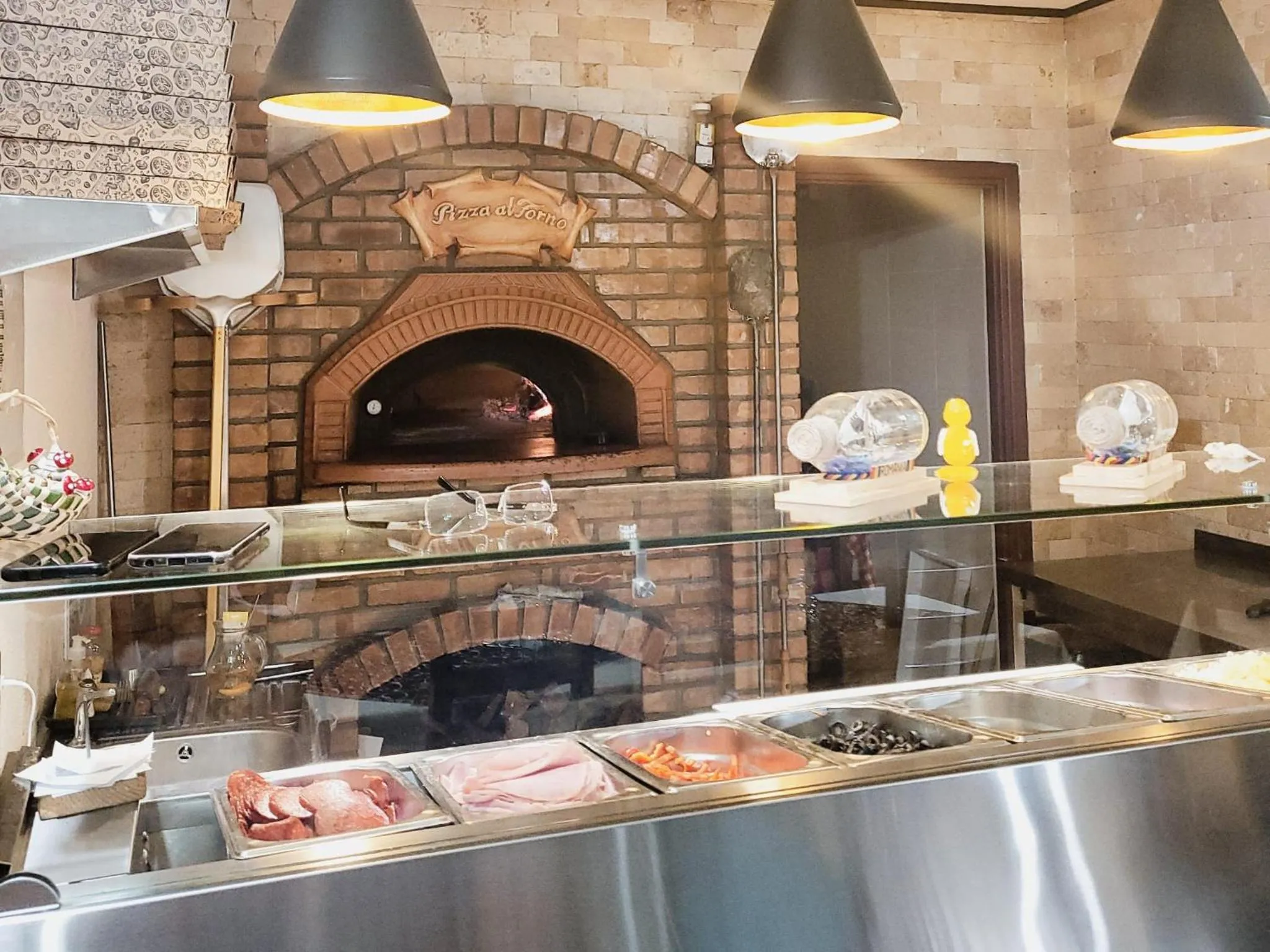 Restaurant/places to eat in Pensiunea ELEMAR