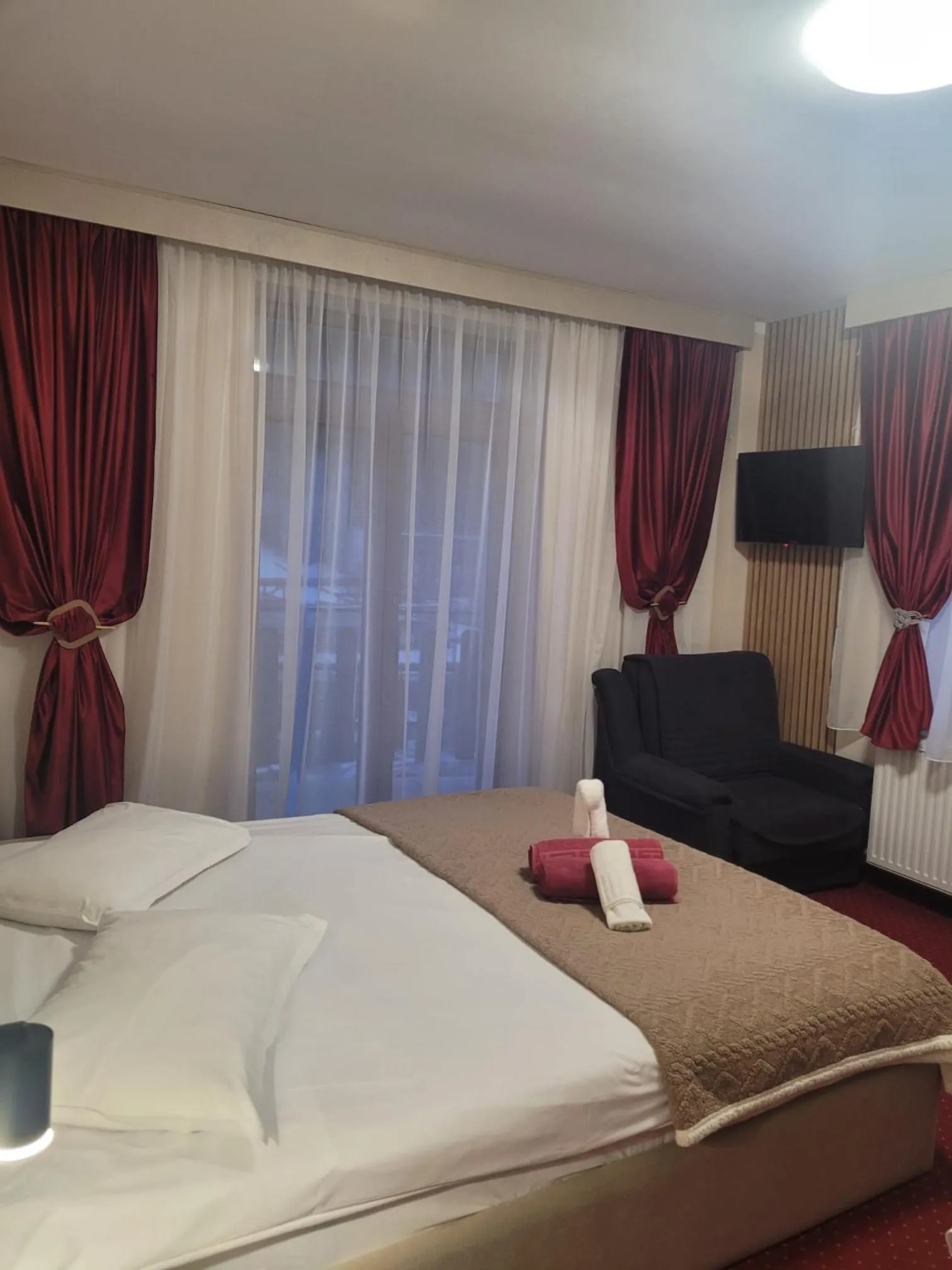 Bed in Pensiunea ELEMAR