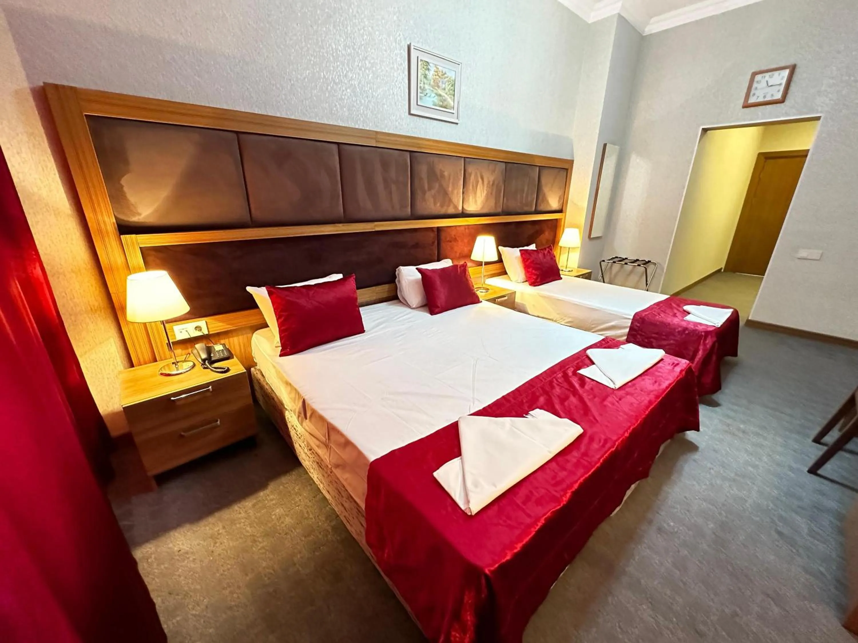 Photo of the whole room, Bed in Turkiye Hotel - Free Massage