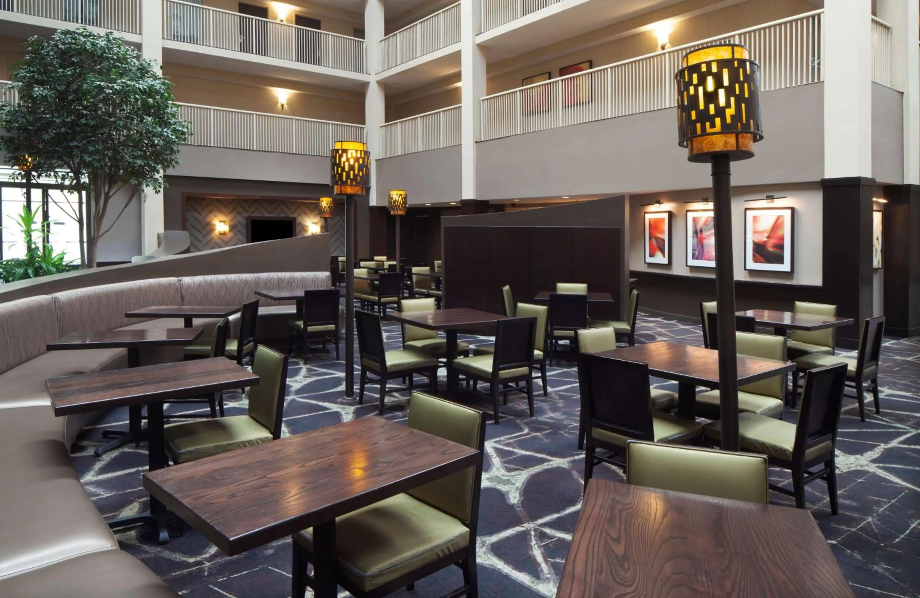 Lobby or reception in Embassy Suites by Hilton Philadelphia Airport