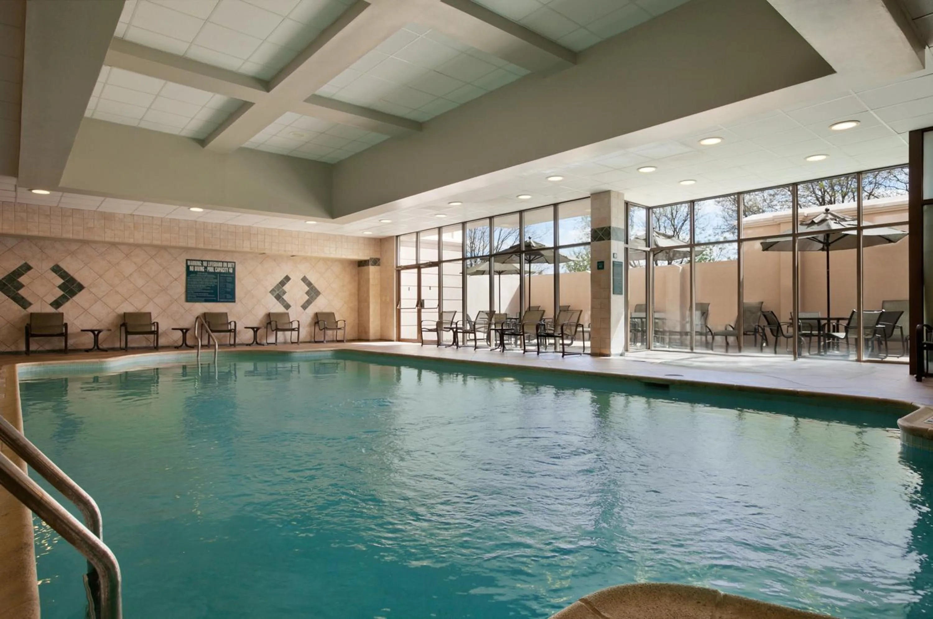 Swimming pool in Embassy Suites by Hilton Philadelphia Airport