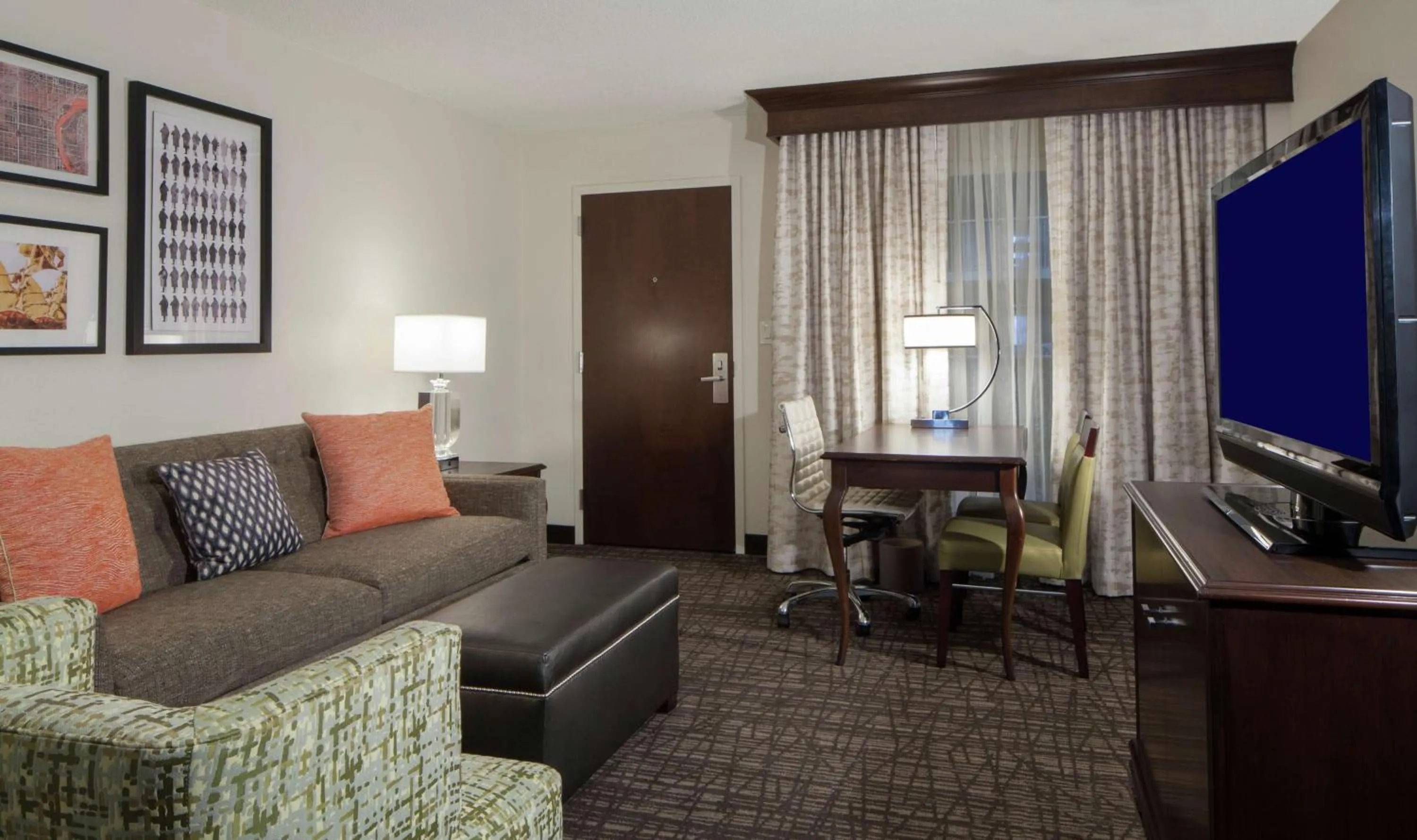 Bedroom in Embassy Suites by Hilton Philadelphia Airport