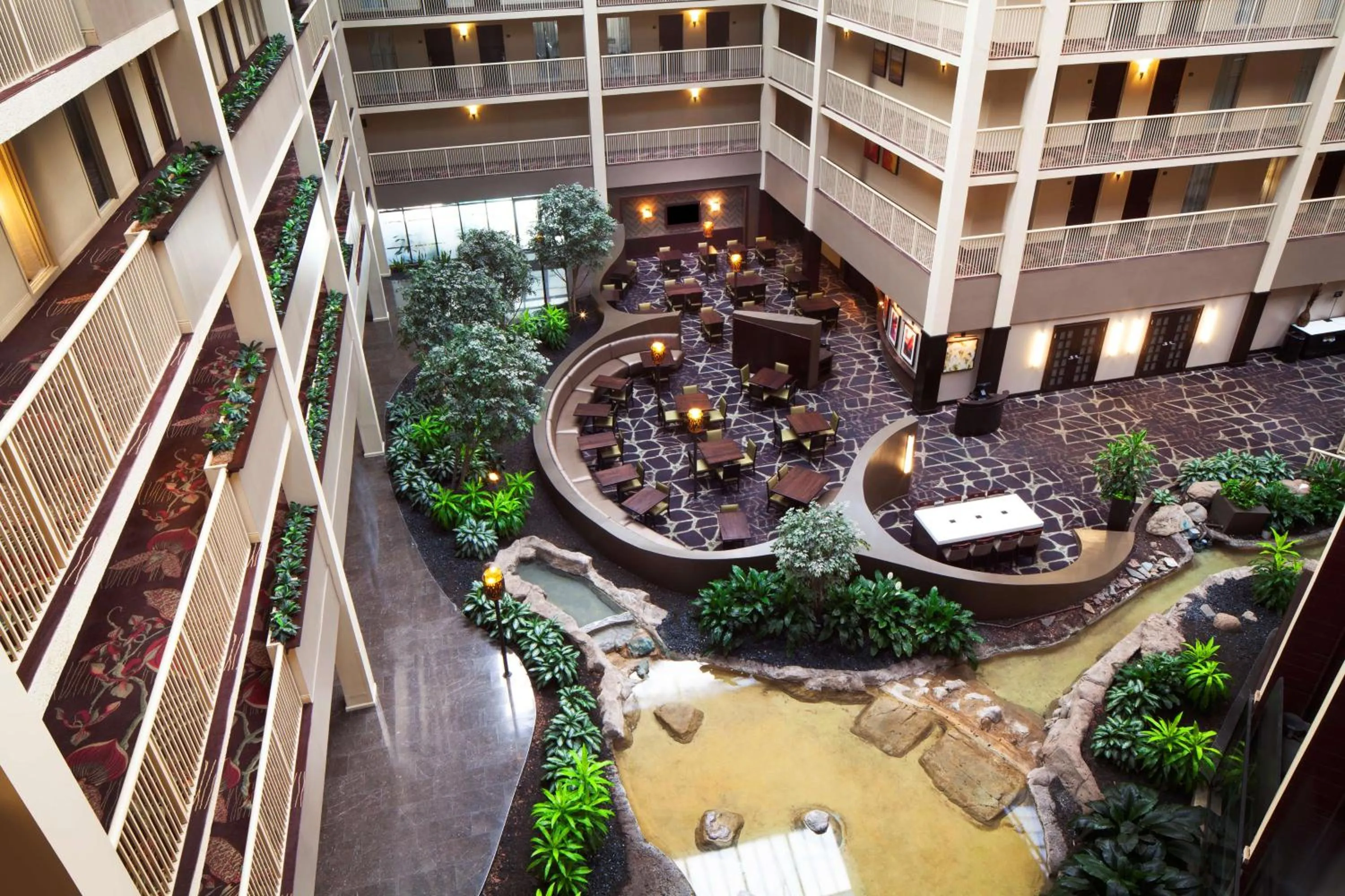 Restaurant/places to eat in Embassy Suites by Hilton Philadelphia Airport