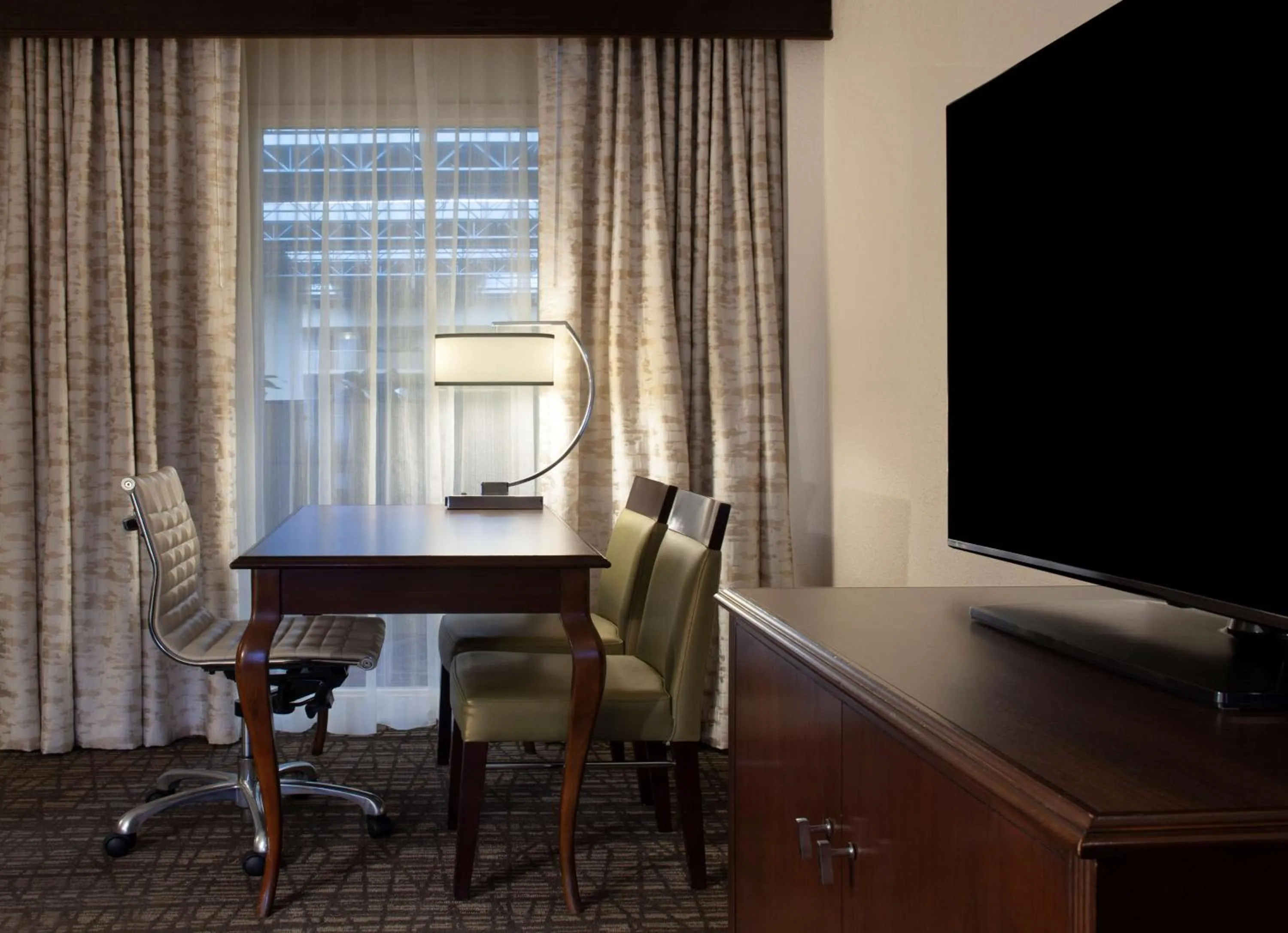 Bedroom in Embassy Suites by Hilton Philadelphia Airport