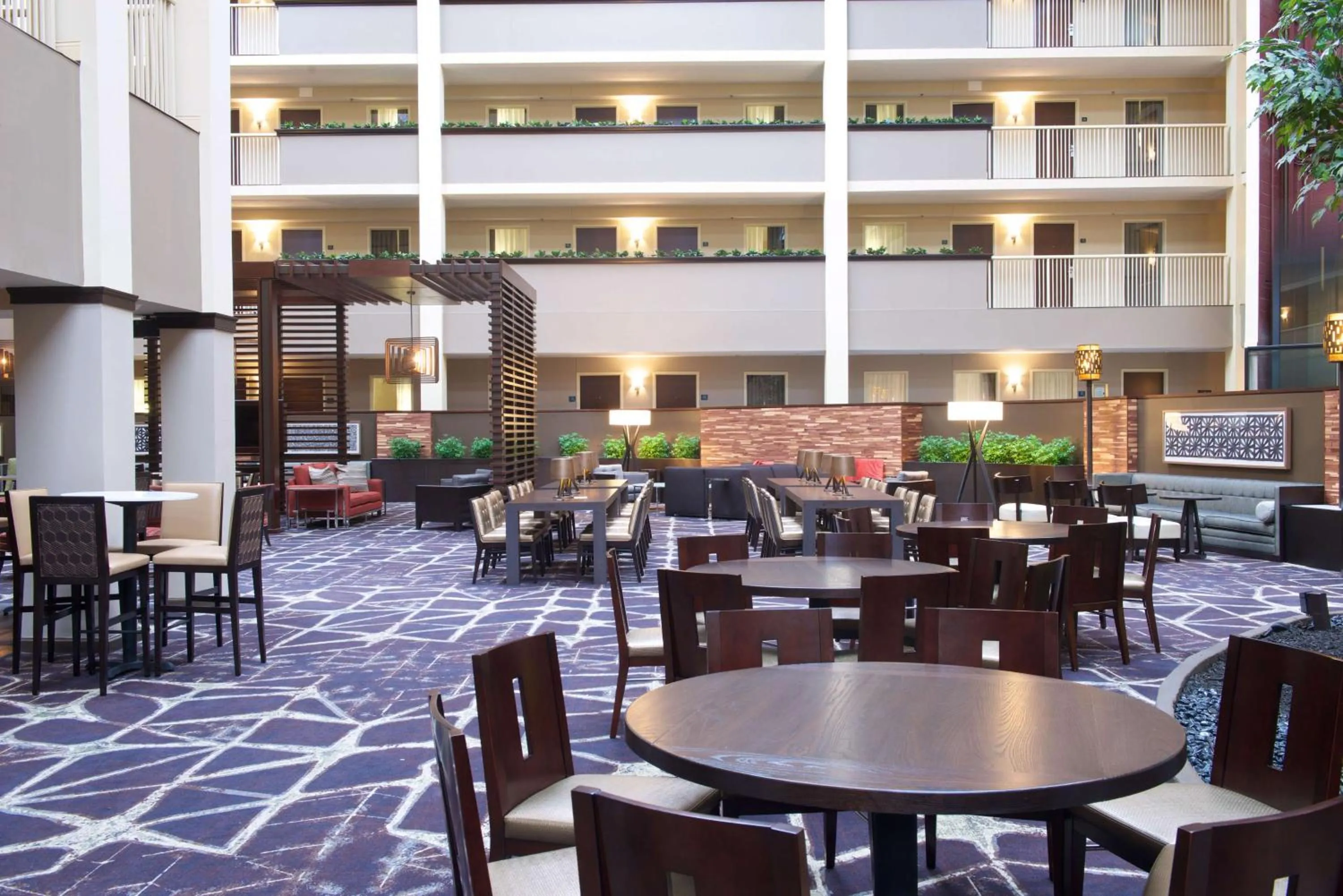 Lobby or reception in Embassy Suites by Hilton Philadelphia Airport