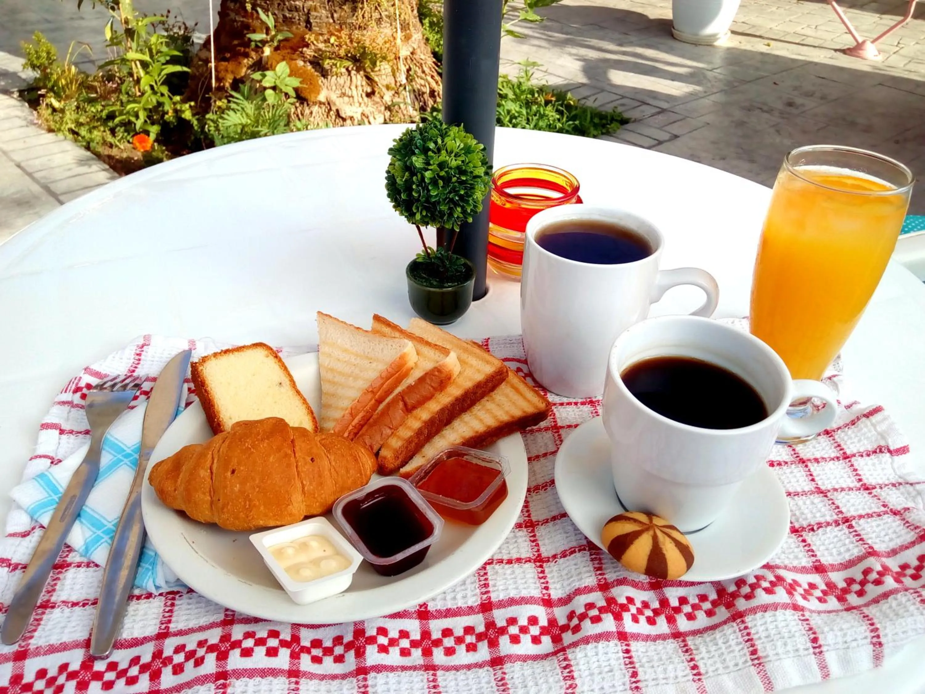 Breakfast in Billy's Rooms