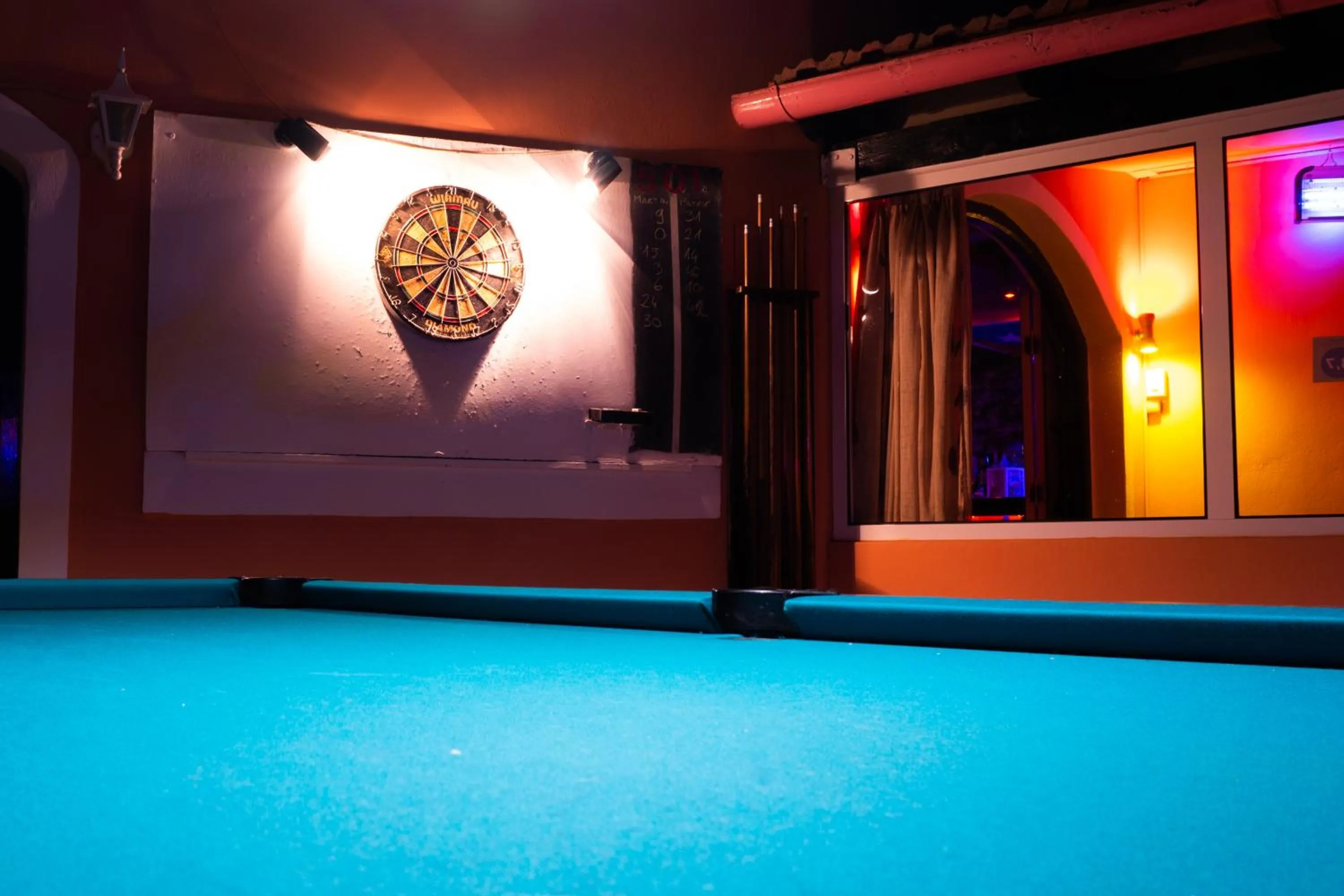 Billiard in Billy's Rooms