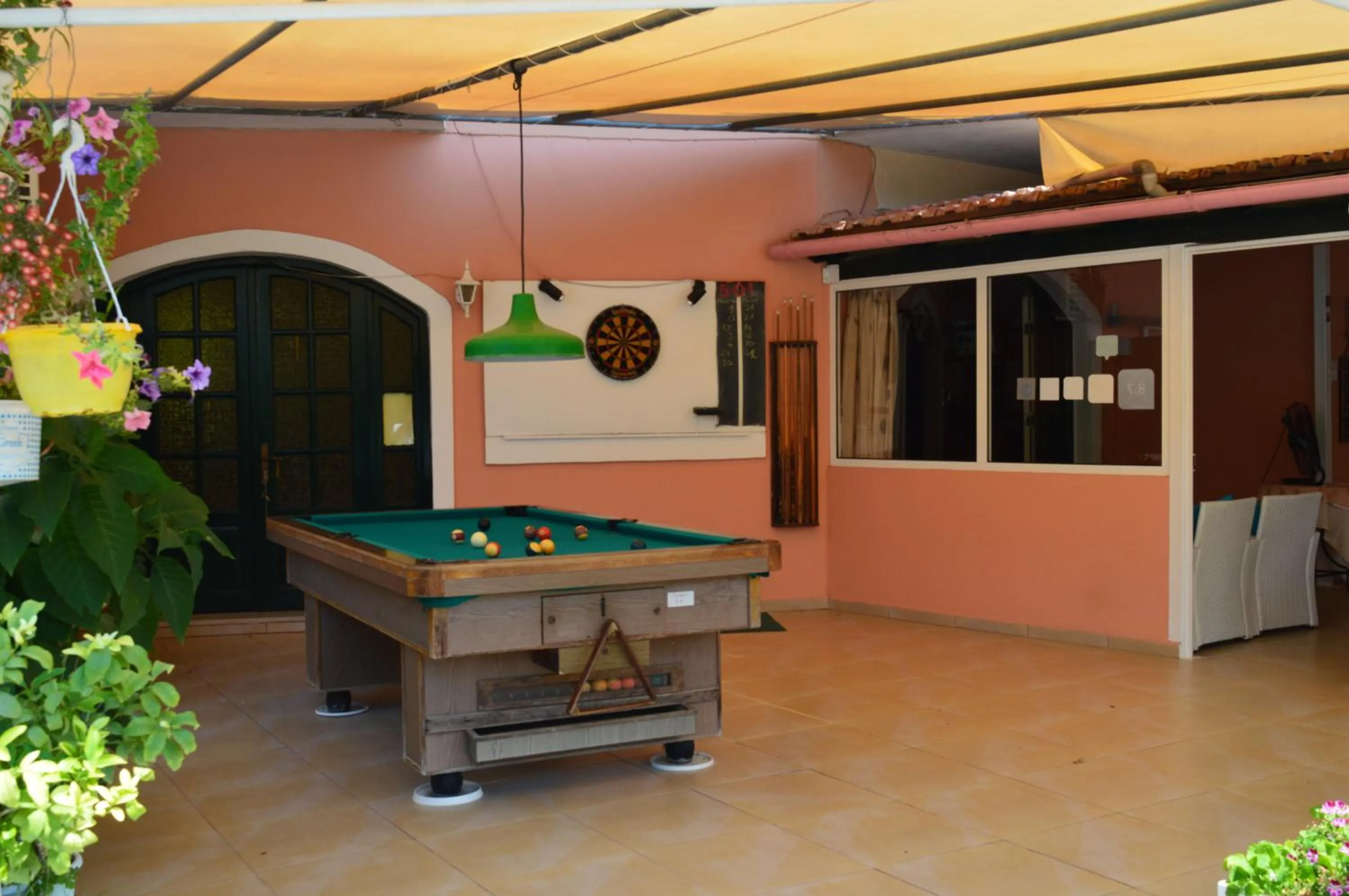 Billiard in Billy's Rooms