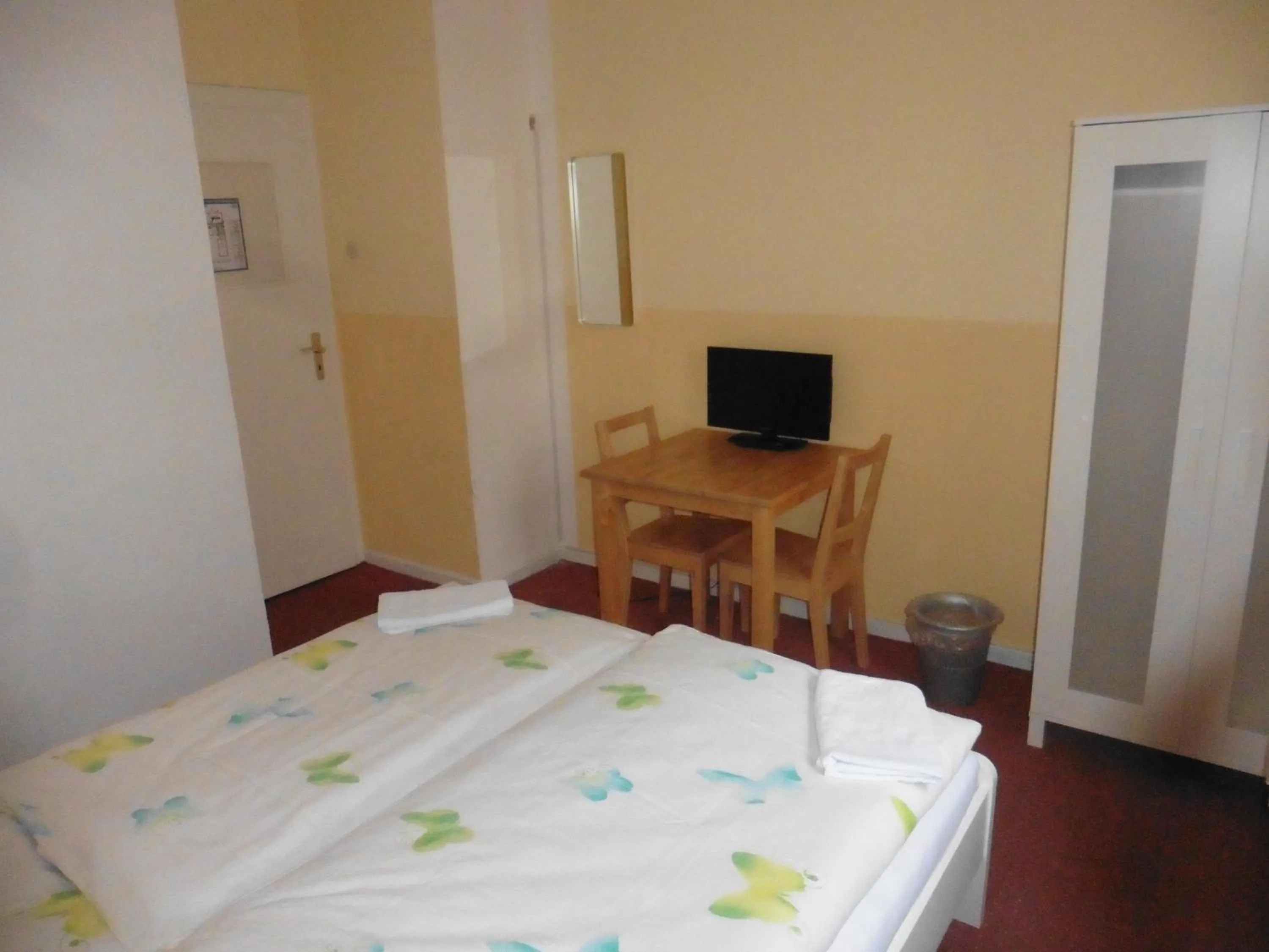 Photo of the whole room, Bed in Gästehaus Grupello