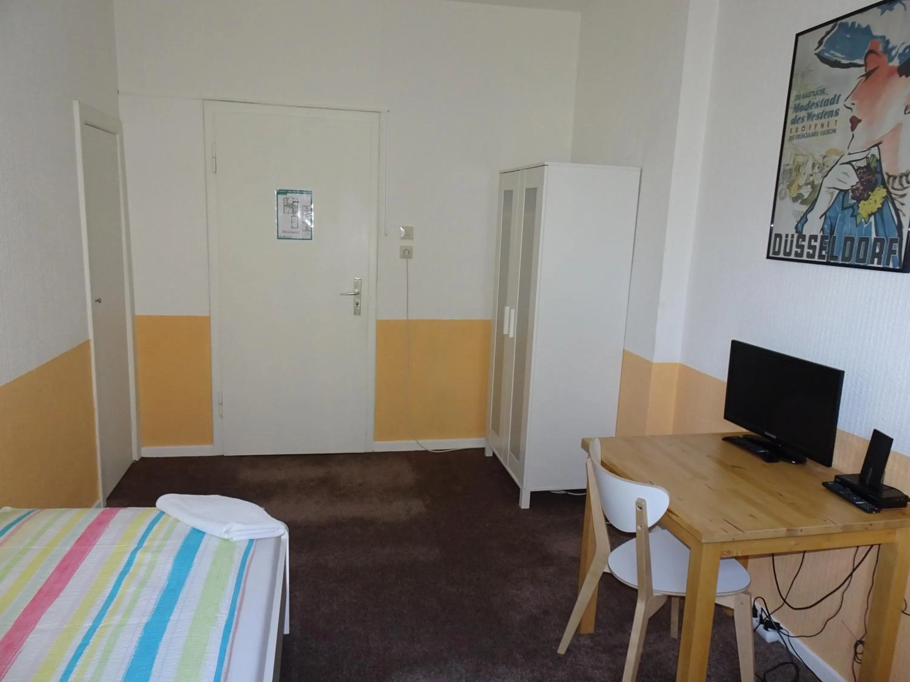 Photo of the whole room, Bed in Gästehaus Grupello