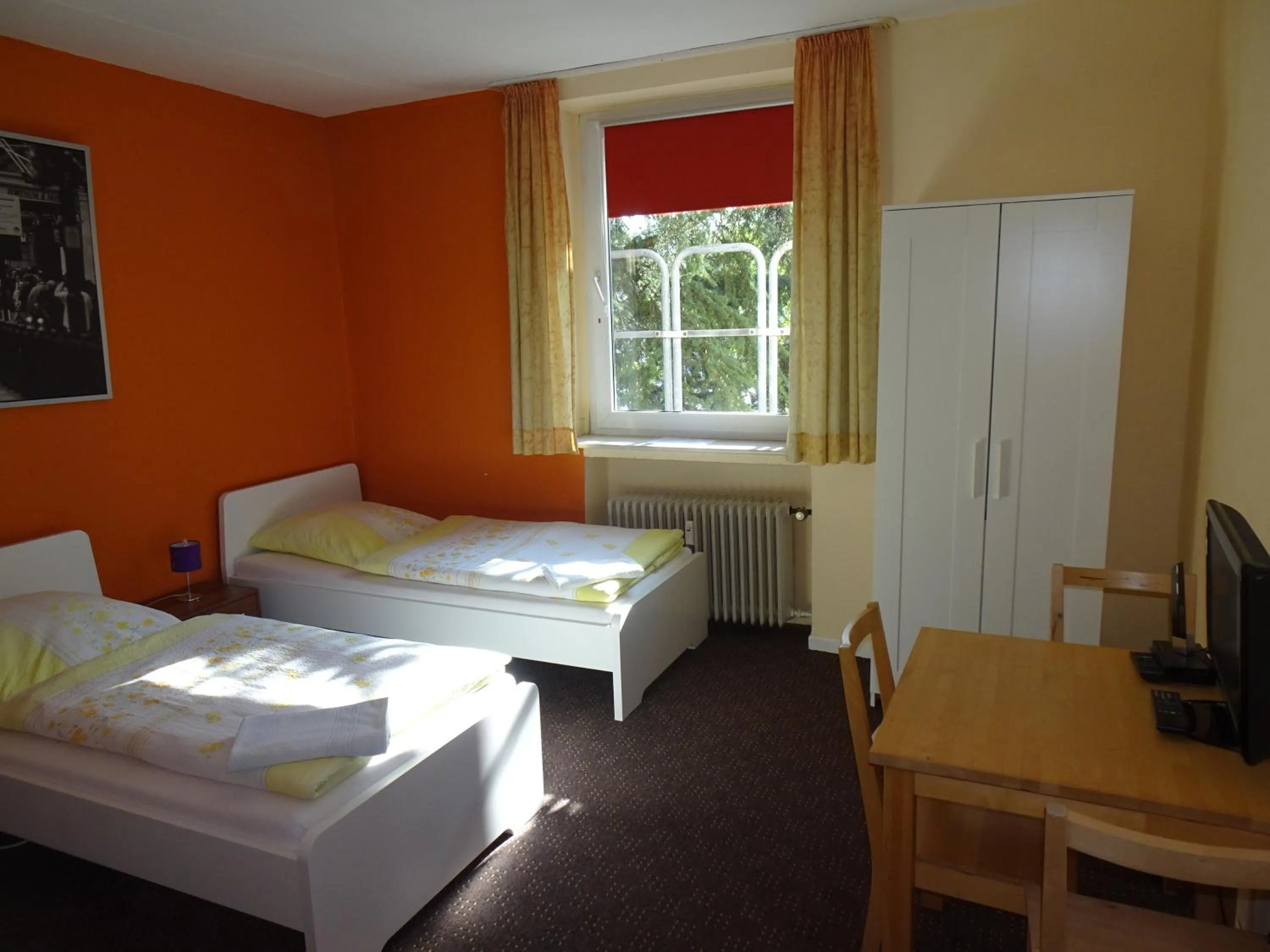 Photo of the whole room, Bed in Gästehaus Grupello