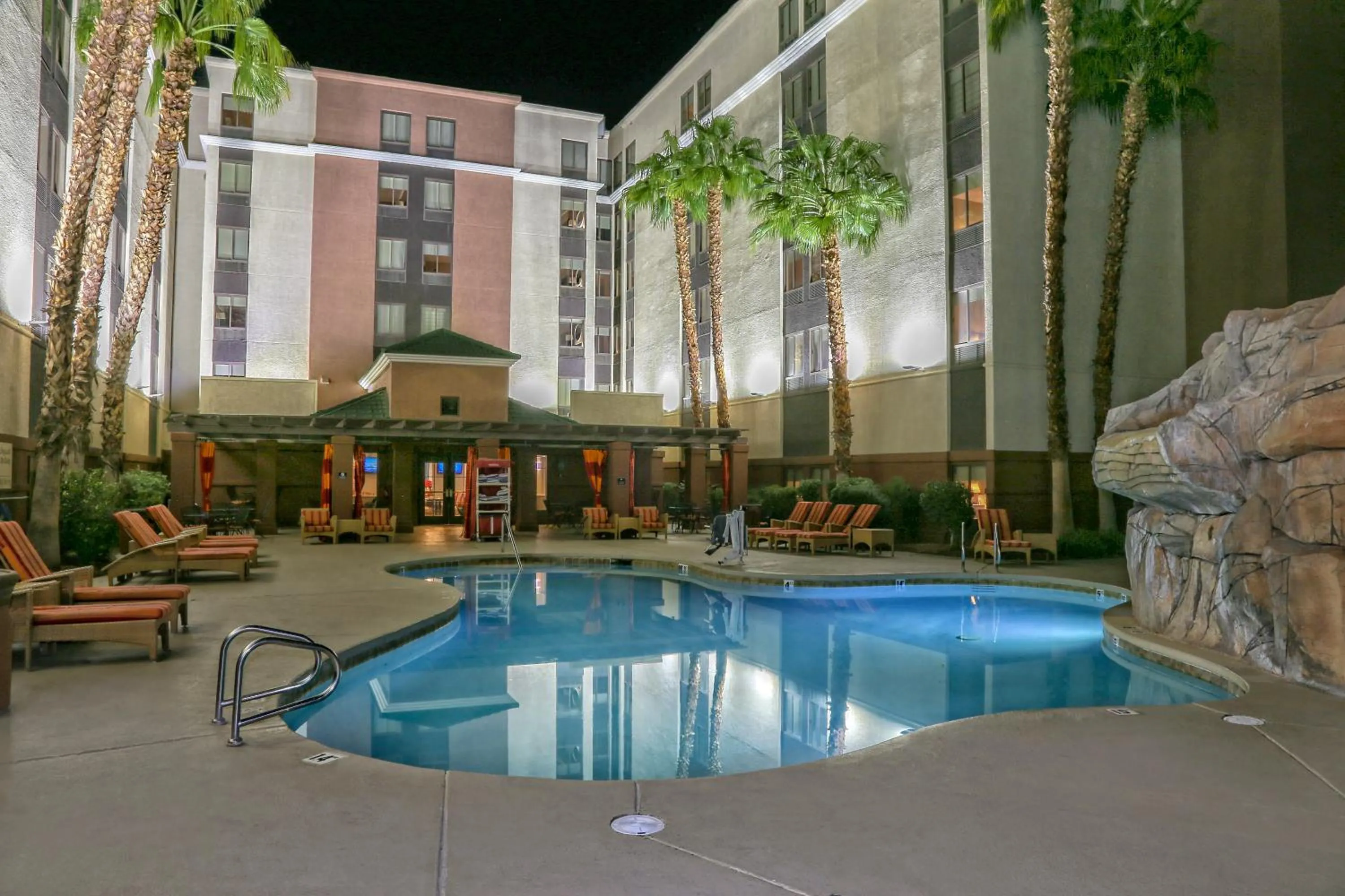 Swimming pool in Hampton Inn Tropicana